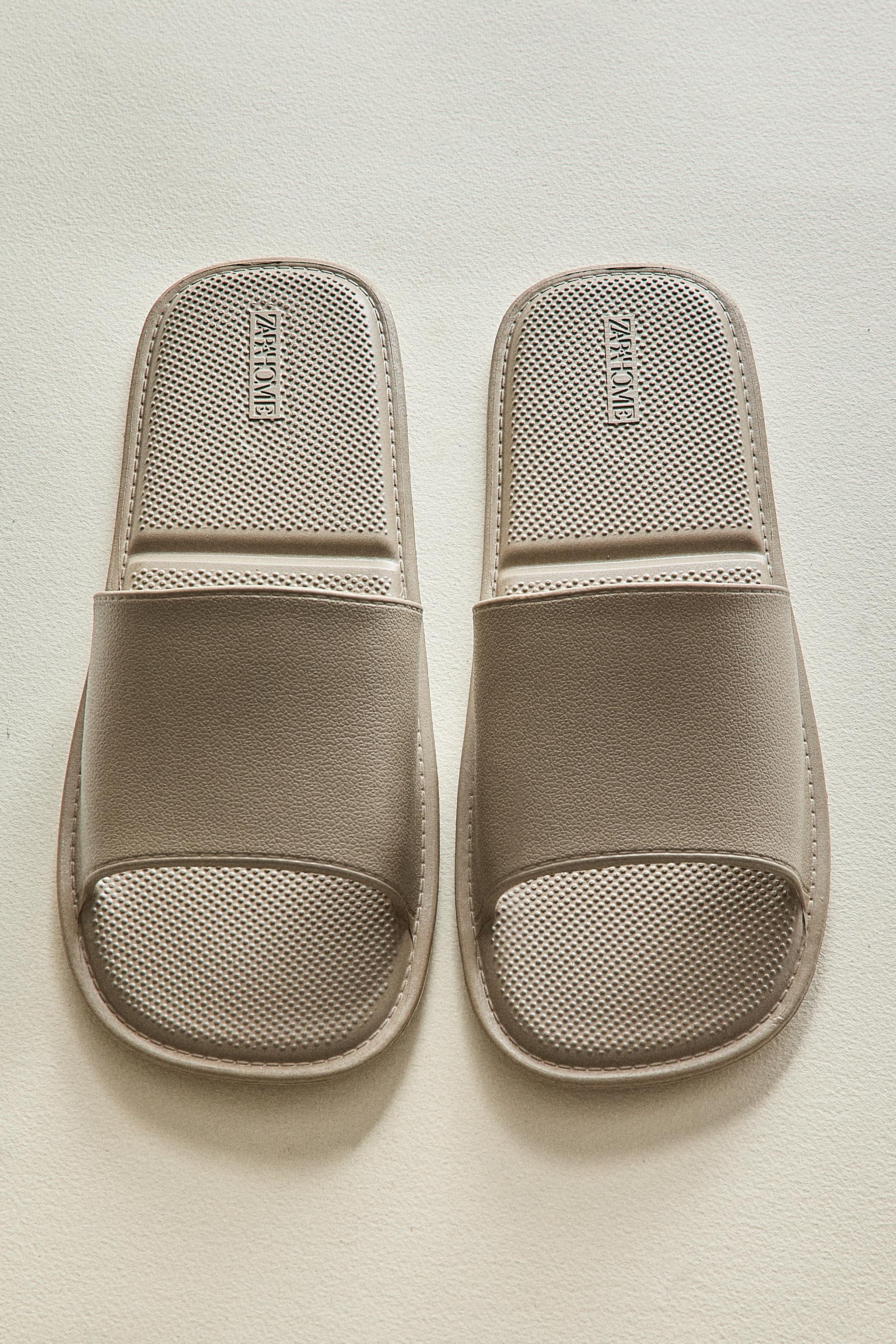 BATHROOM SLIDER SLIPPERS