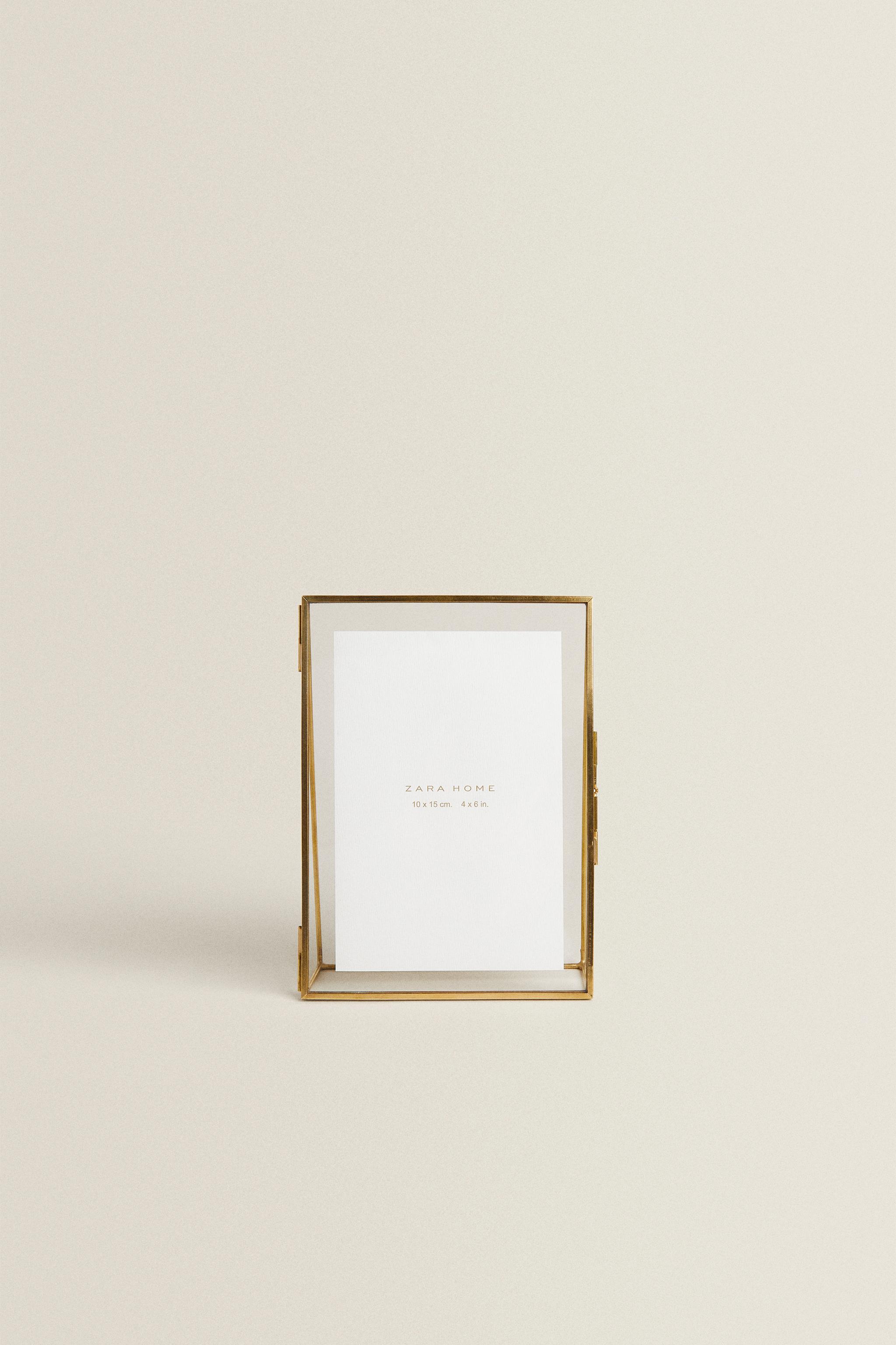 TRIANGULAR STRUCTURE PICTURE FRAME