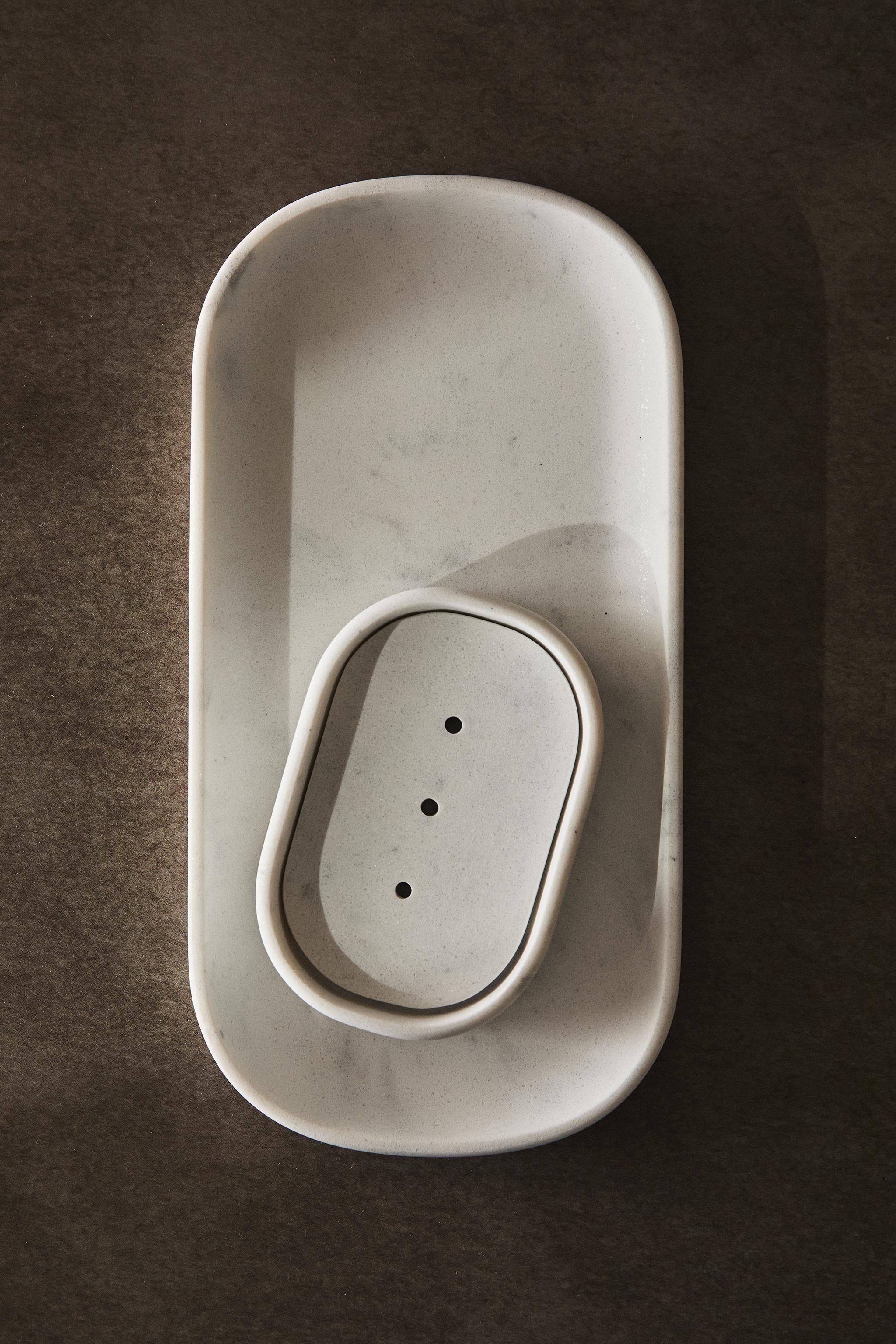 MARBLE-EFFECT BATHROOM TRAY