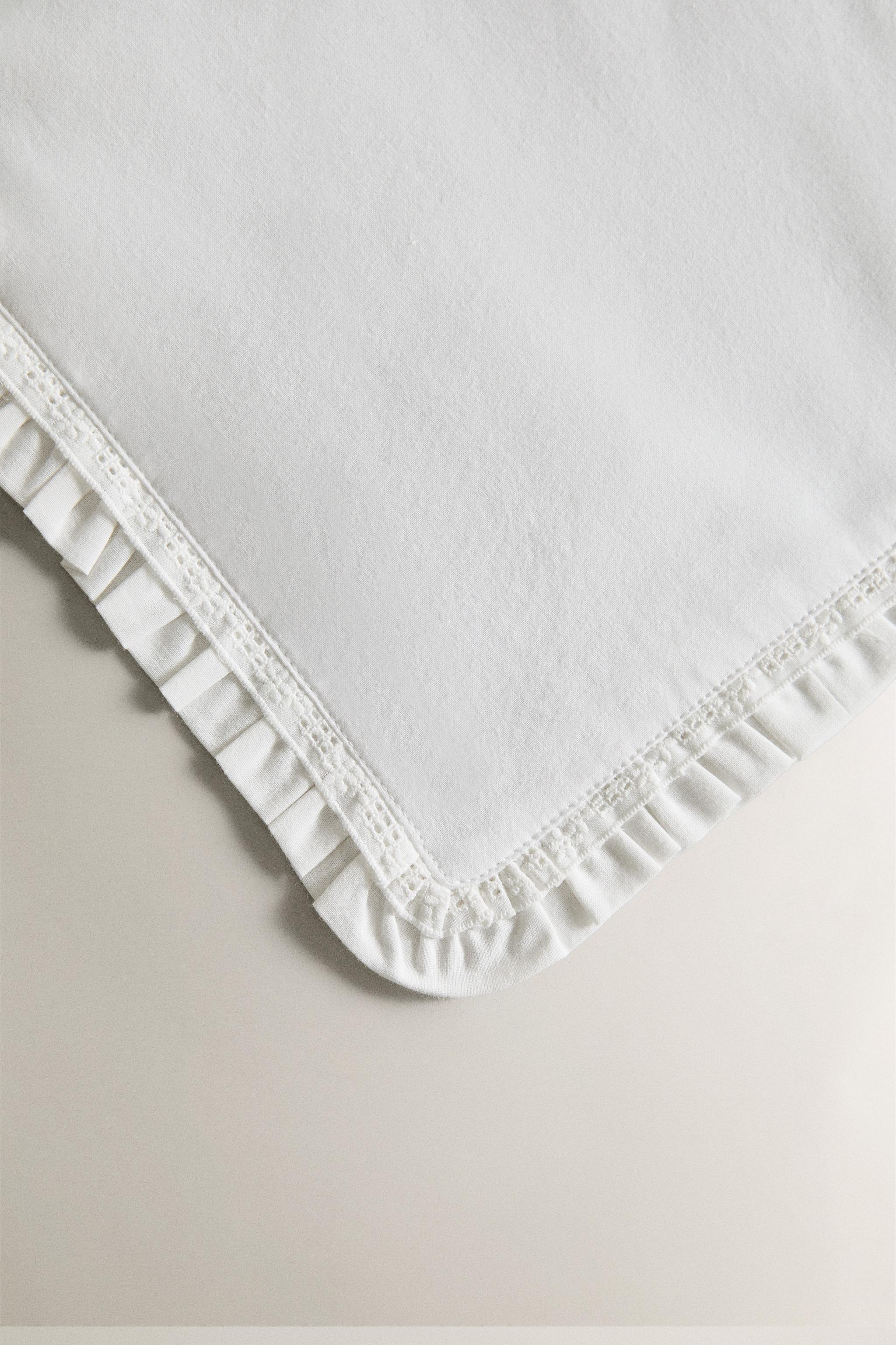 RECTANGULAR PLACEMAT WITH RUFFLE