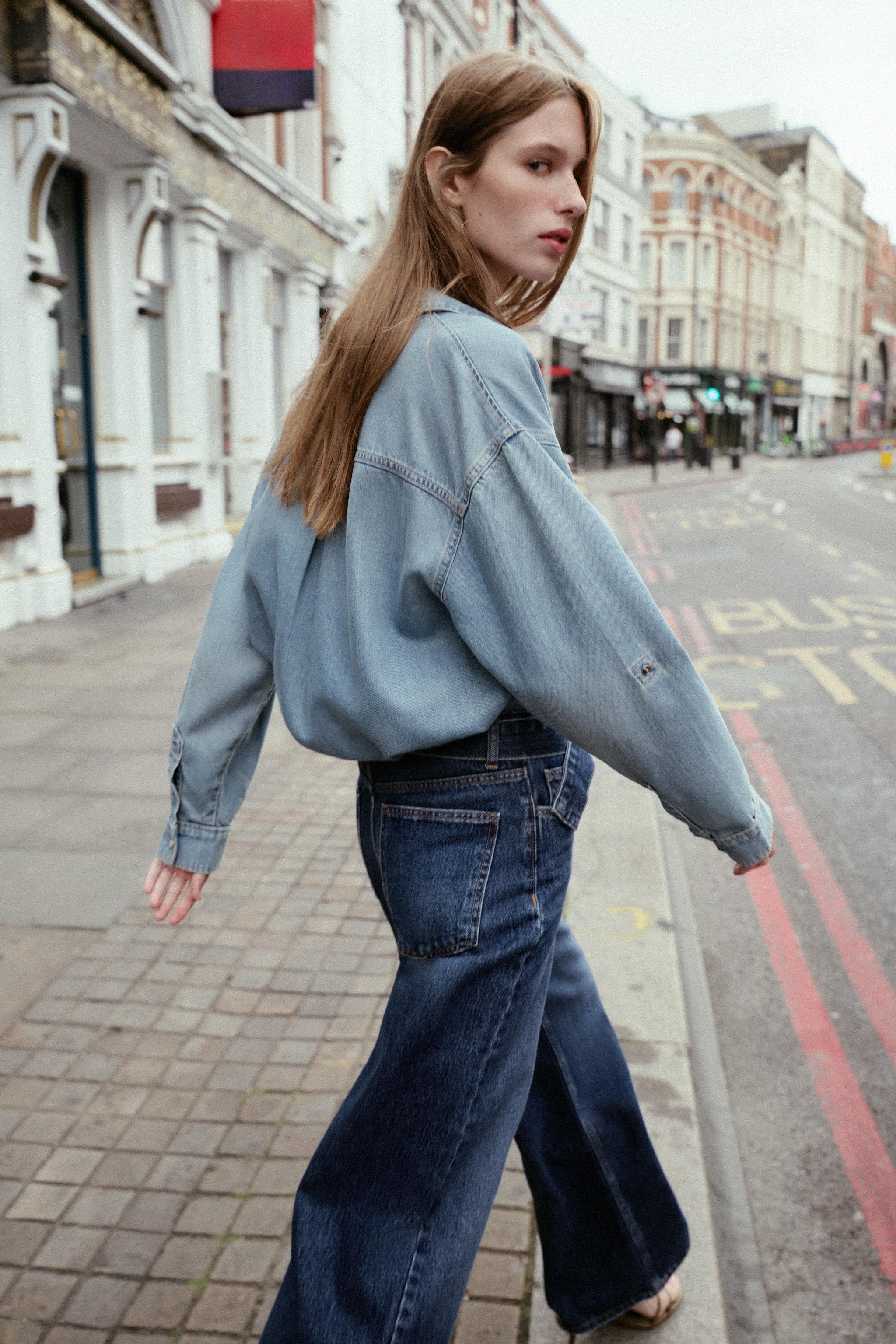 MID-RISE BELTED WIDE LEG JEANS
