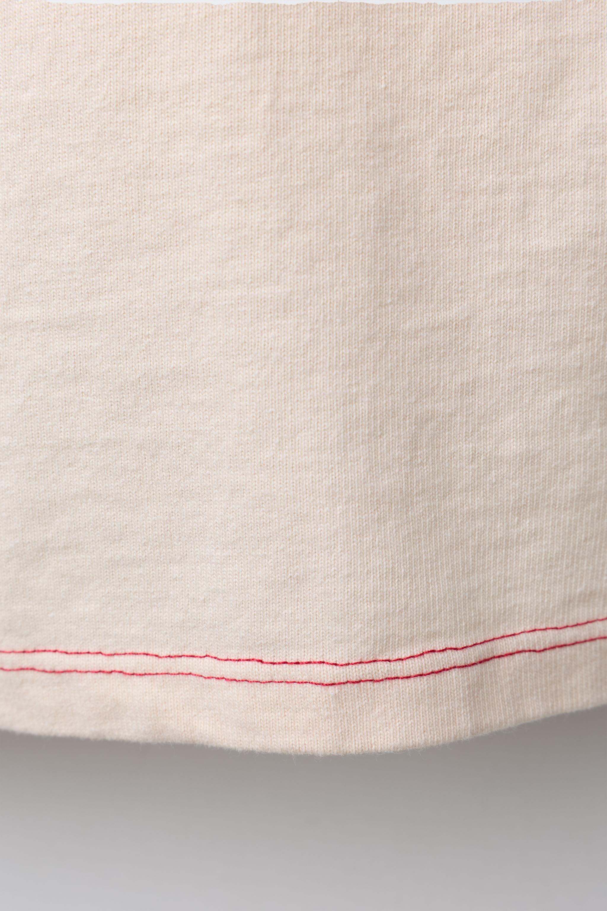 HELLO KITTY © SANRIO EMBROIDERED T-SHIRT