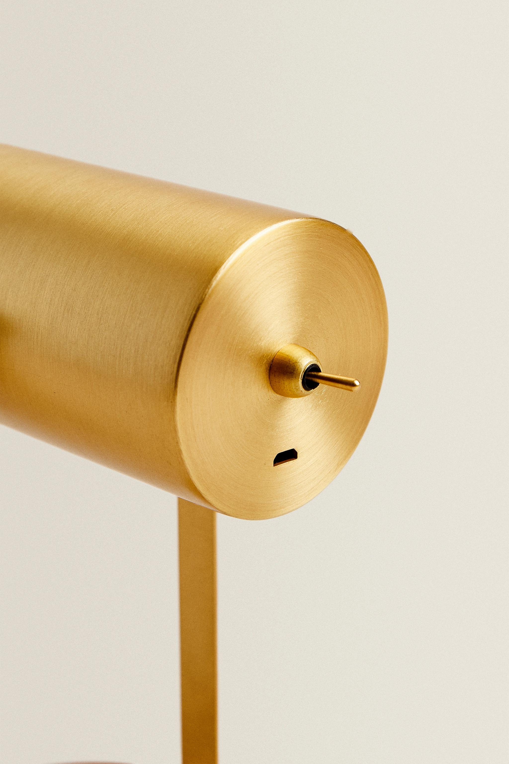 LAMP | USB RECHARGEABLE TABLE SPOTLIGHT