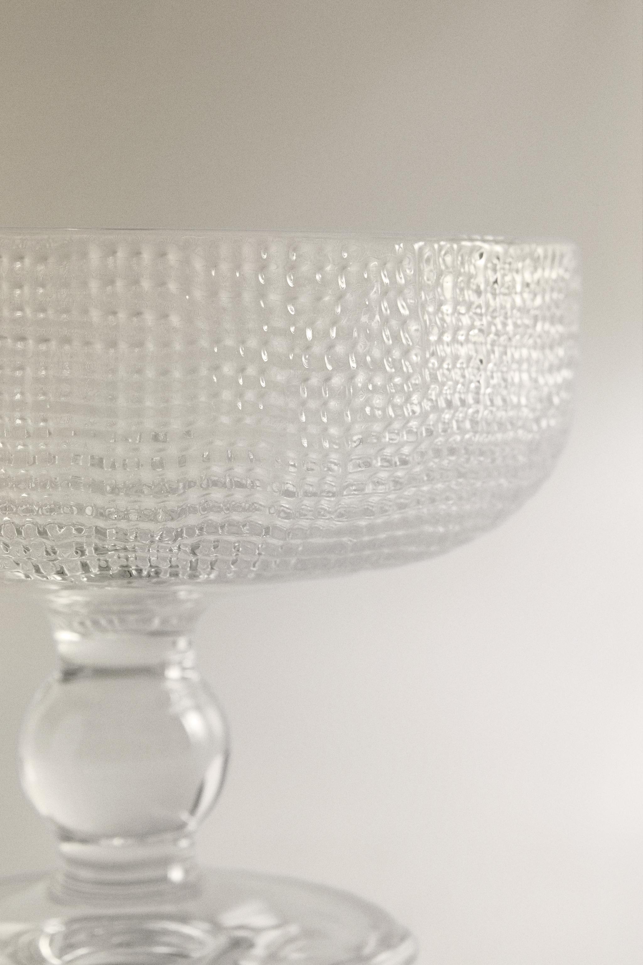 ICE-CREAM CUP GLASS WITH RAISED DESIGN