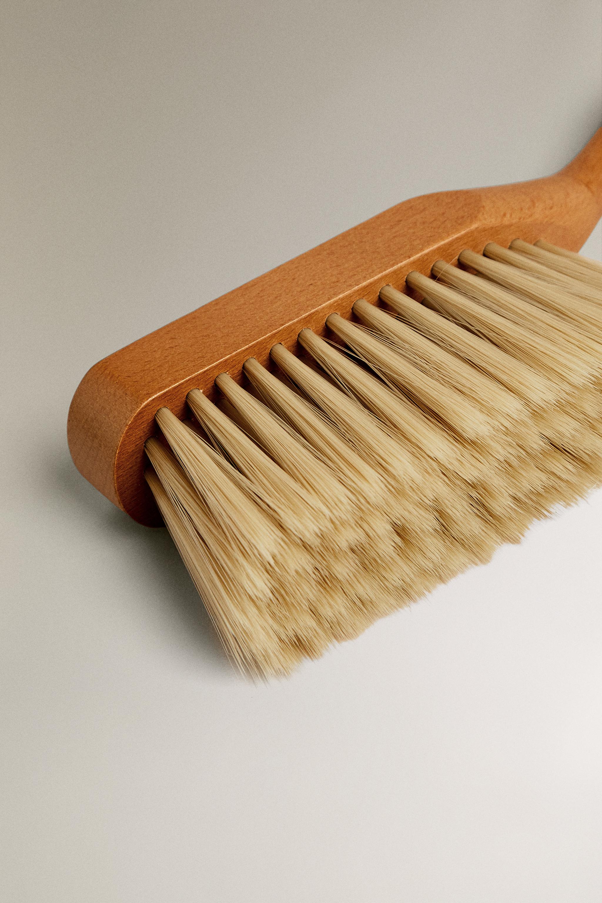 DUSTPAN AND BRUSH SET