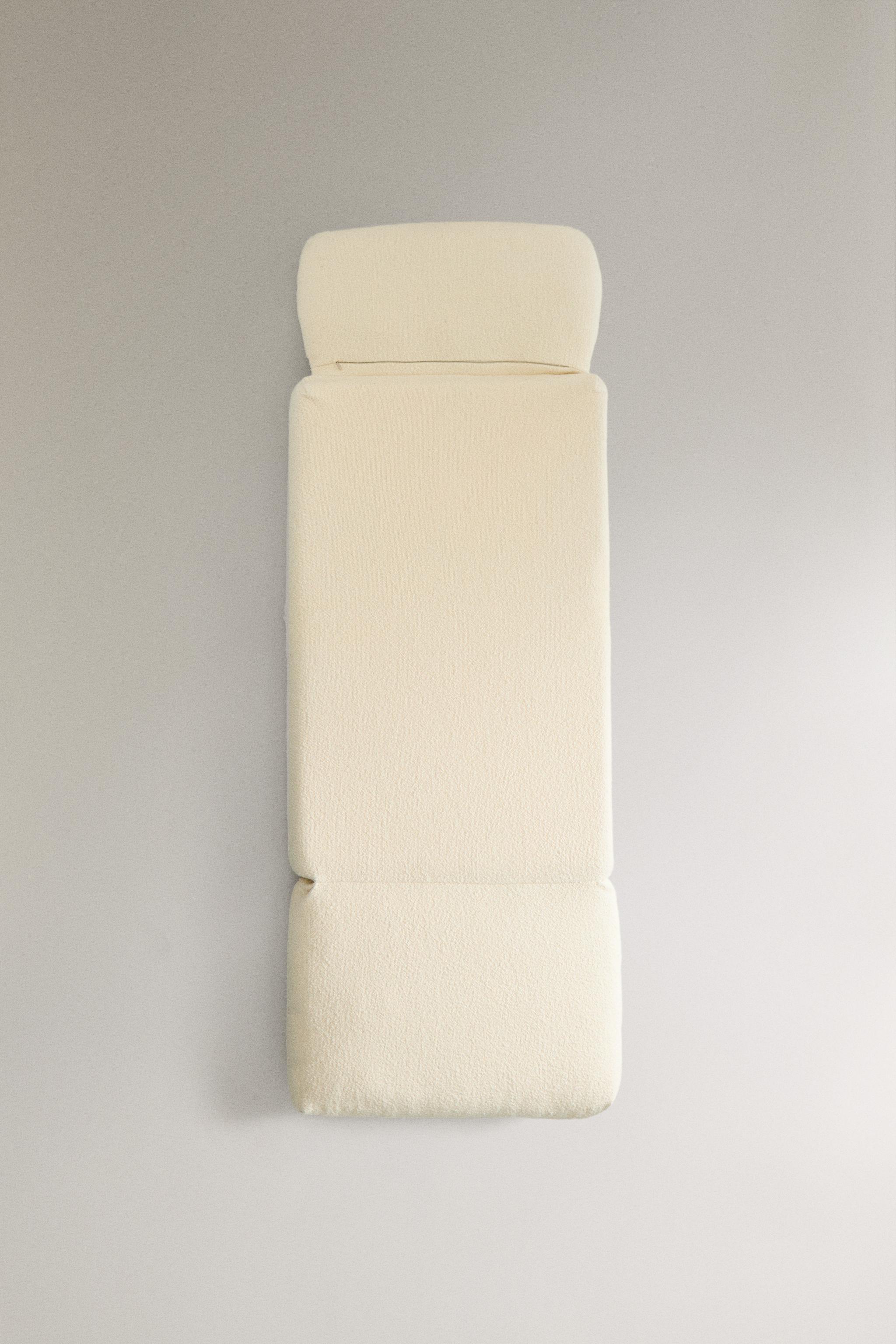 BOUCLÉ FOLDING LOUNGE CHAIR