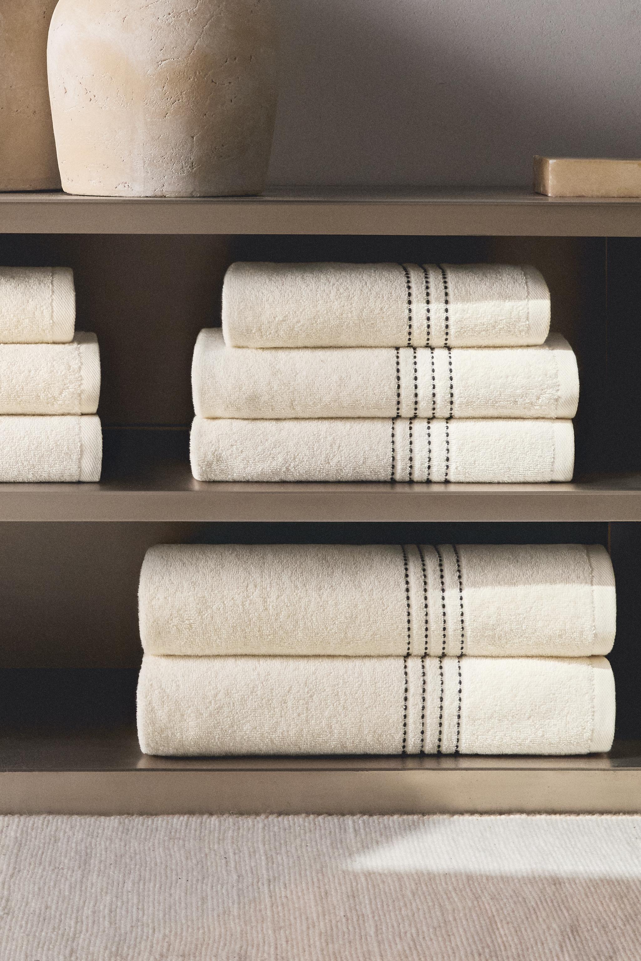 BATH TOWEL WITH CONTRAST PIPING