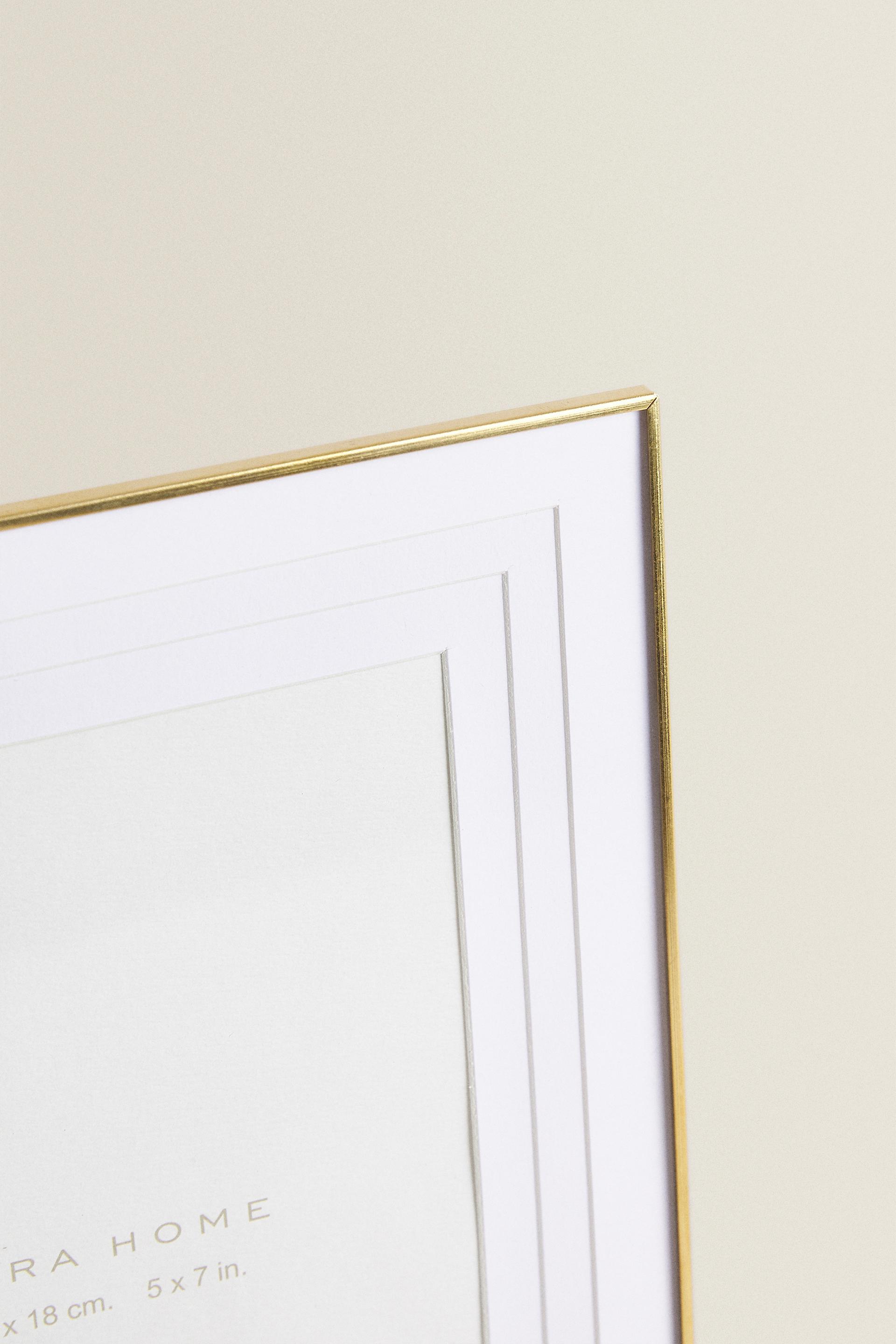 THIN METAL PICTURE FRAME
