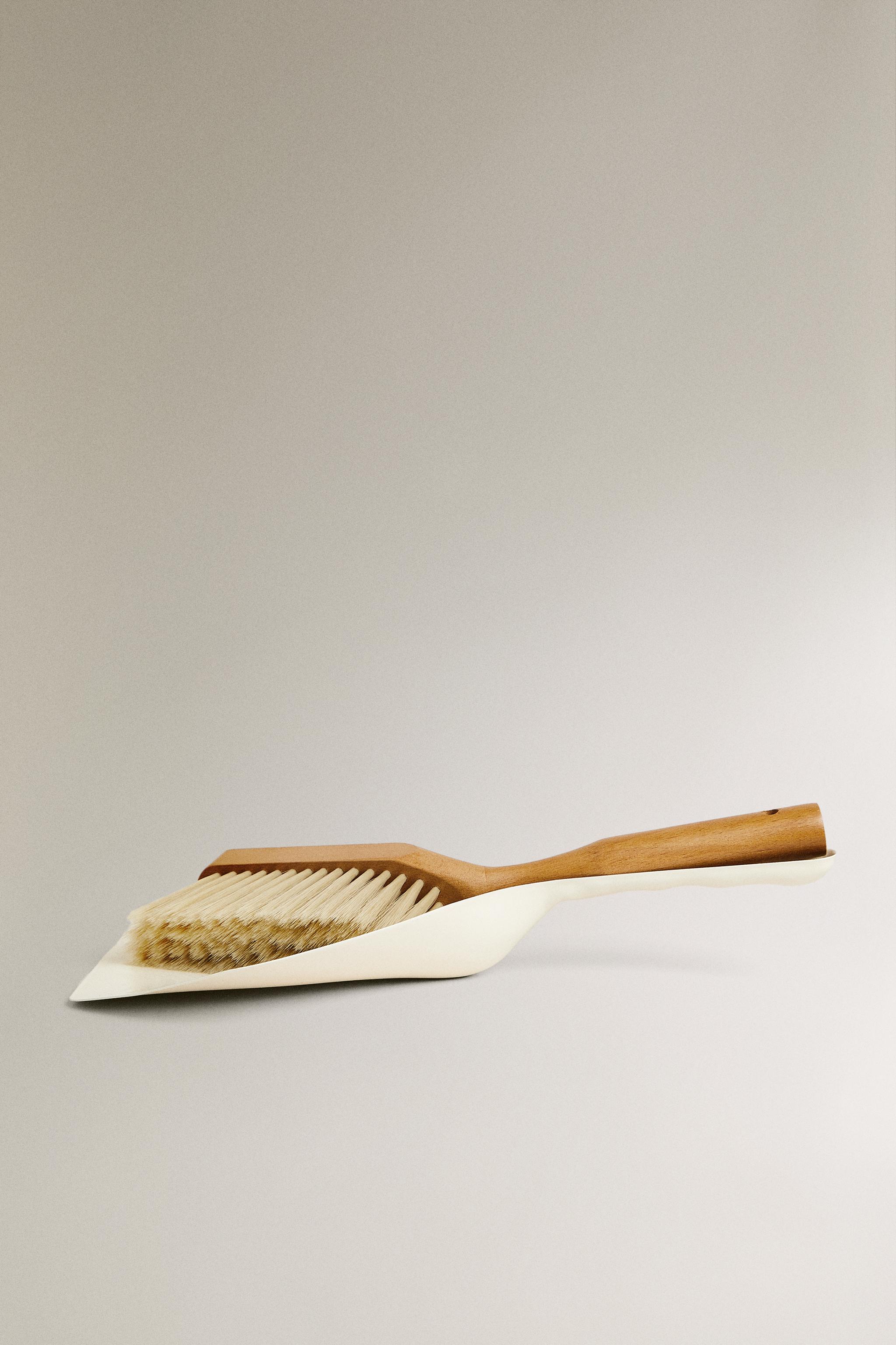 DUSTPAN AND BRUSH SET