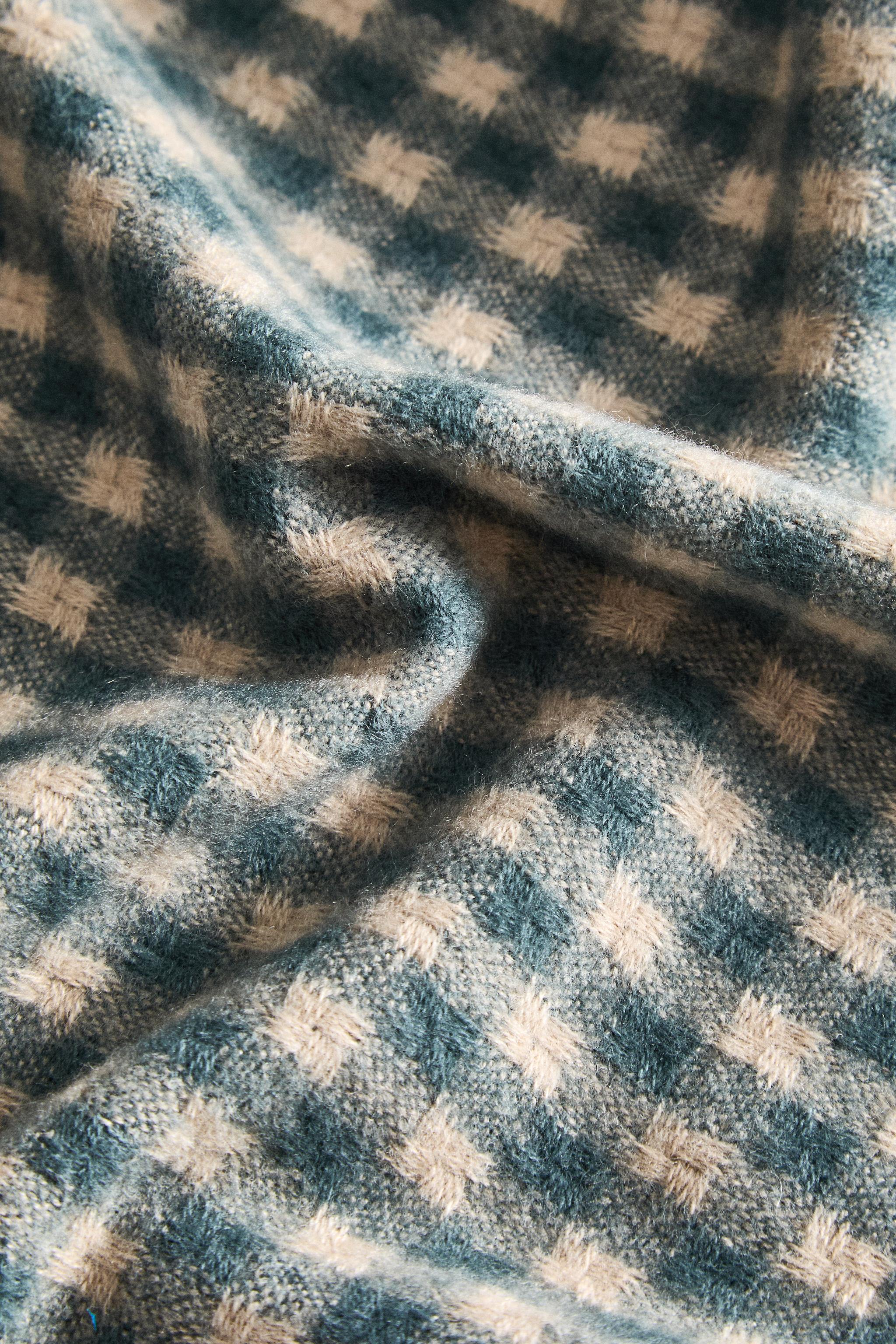 CHECK BLANKET WITH FRINGING