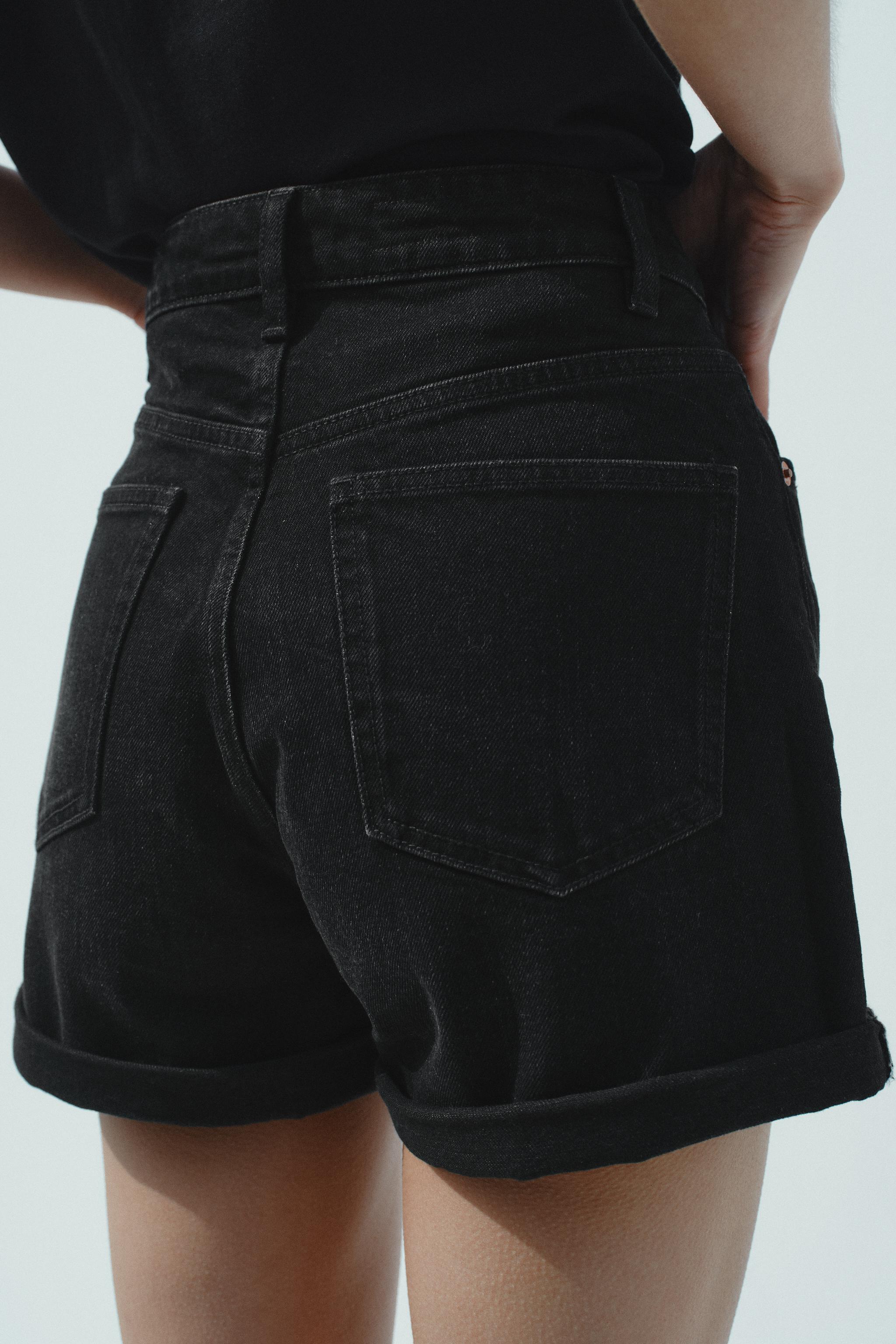 HIGH-WAISTED MOM FIT SHORTS