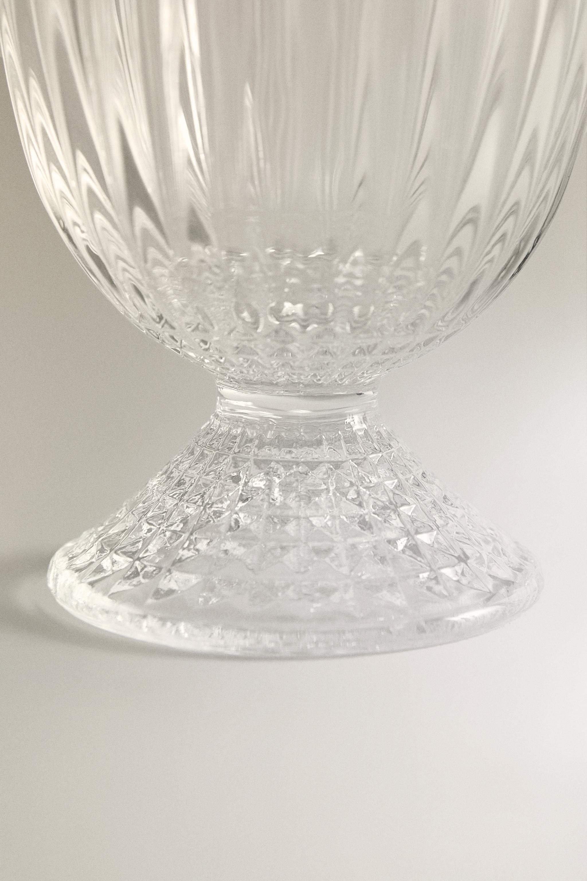 GLASS EGG CUP WITH A RAISED GEOMETRIC DESIGN