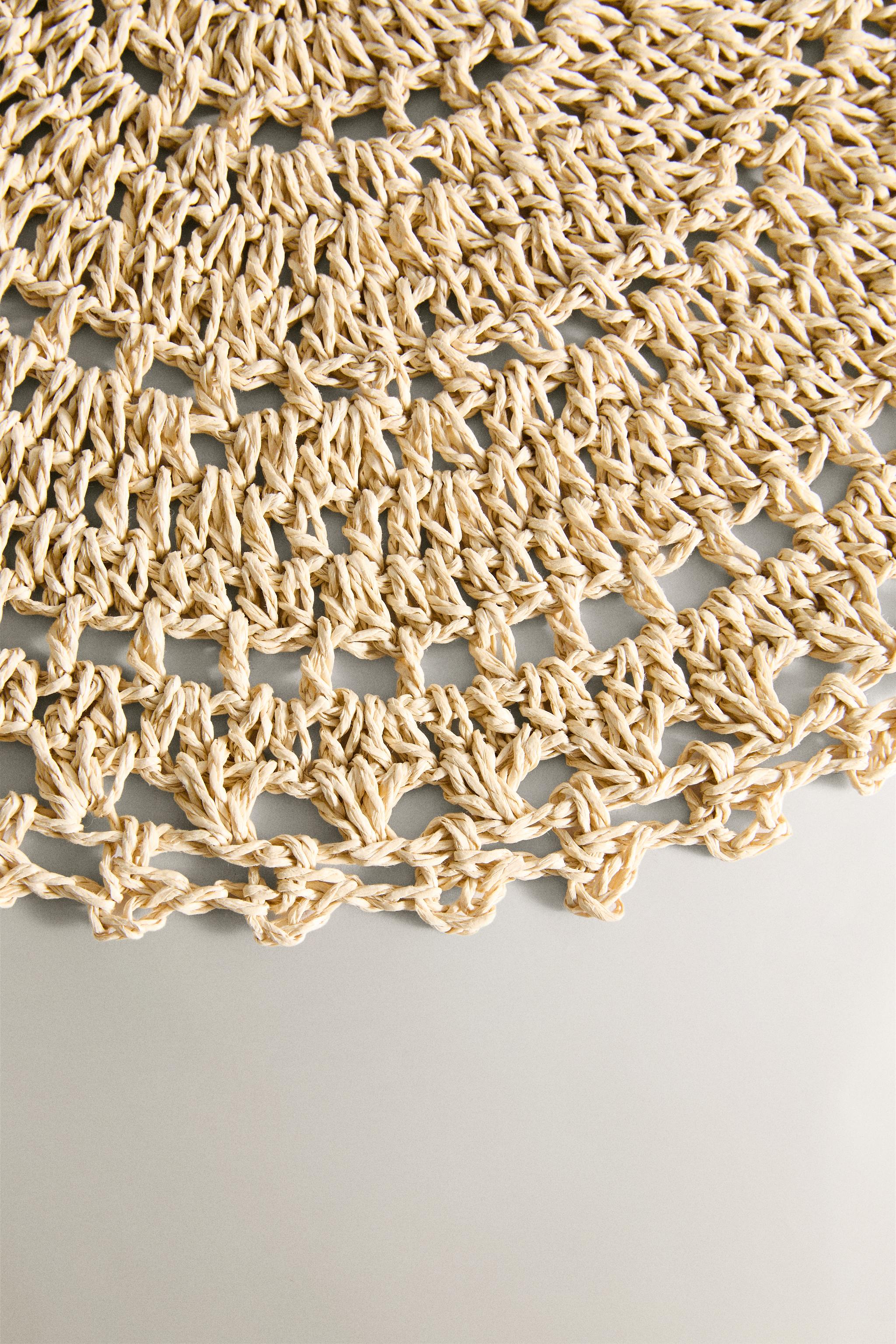 ROUND CROCHET PLACEMAT