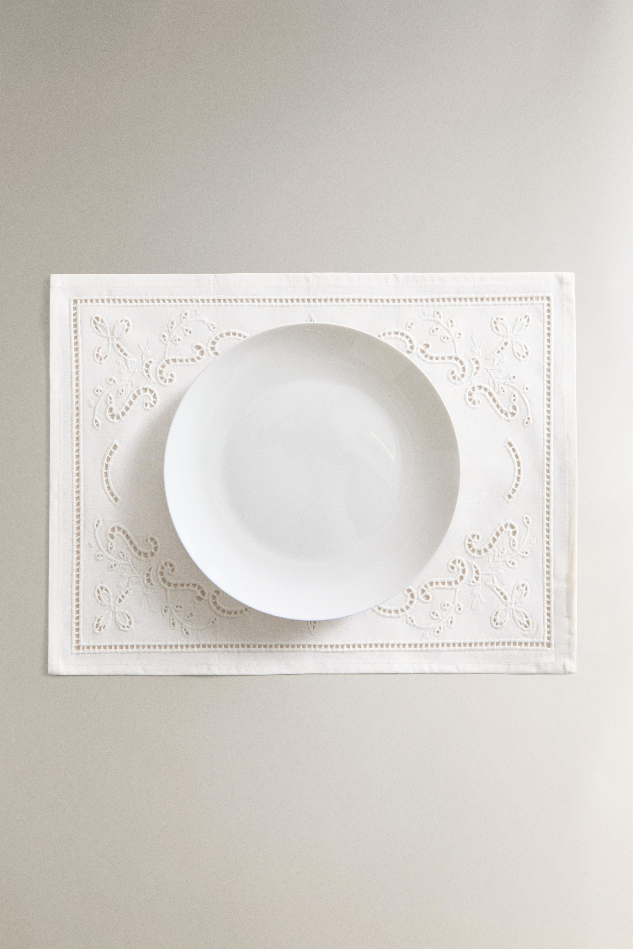 EMBROIDERED PLACEMAT WITH HEMSTITCHING