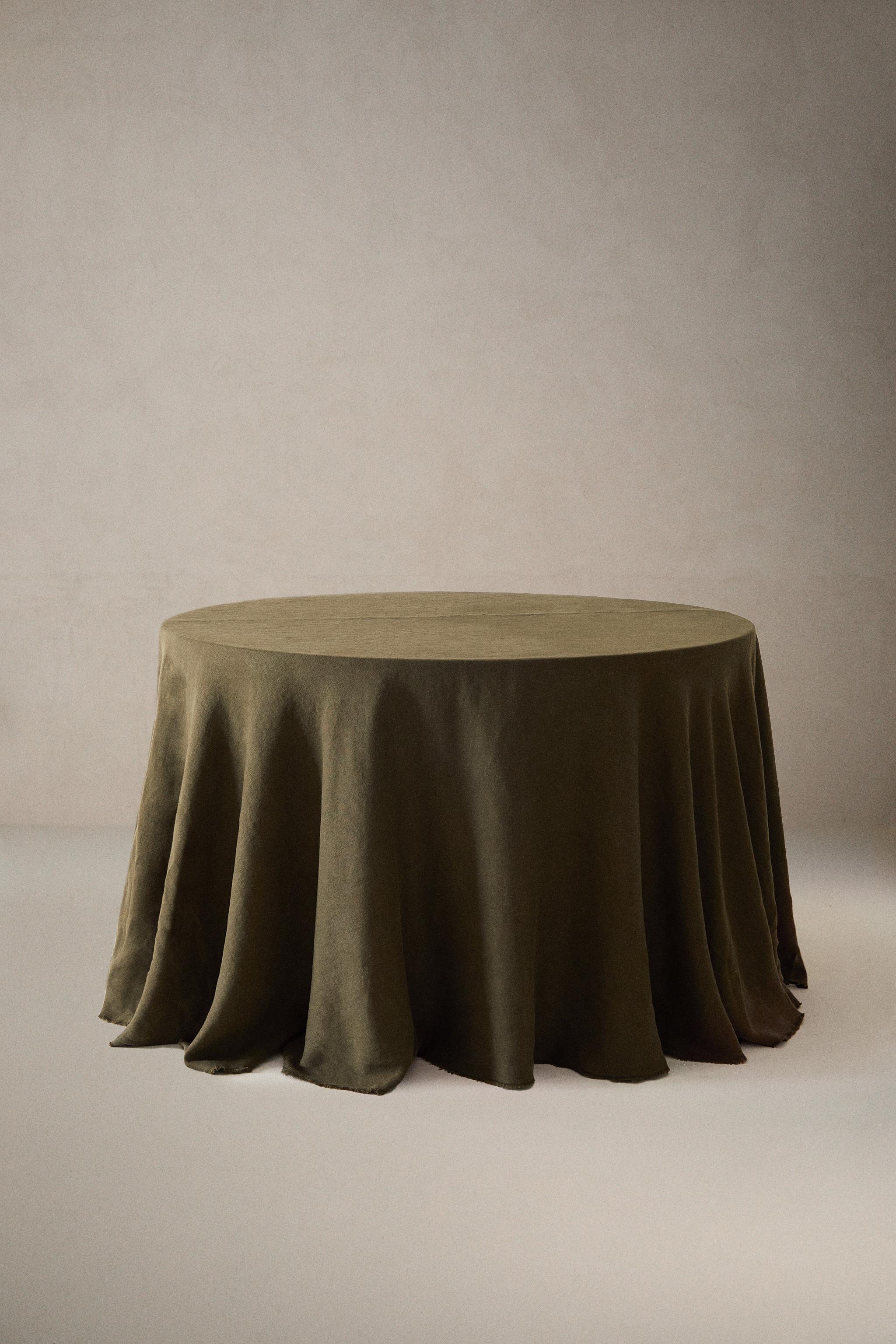 TABLECLOTH 01