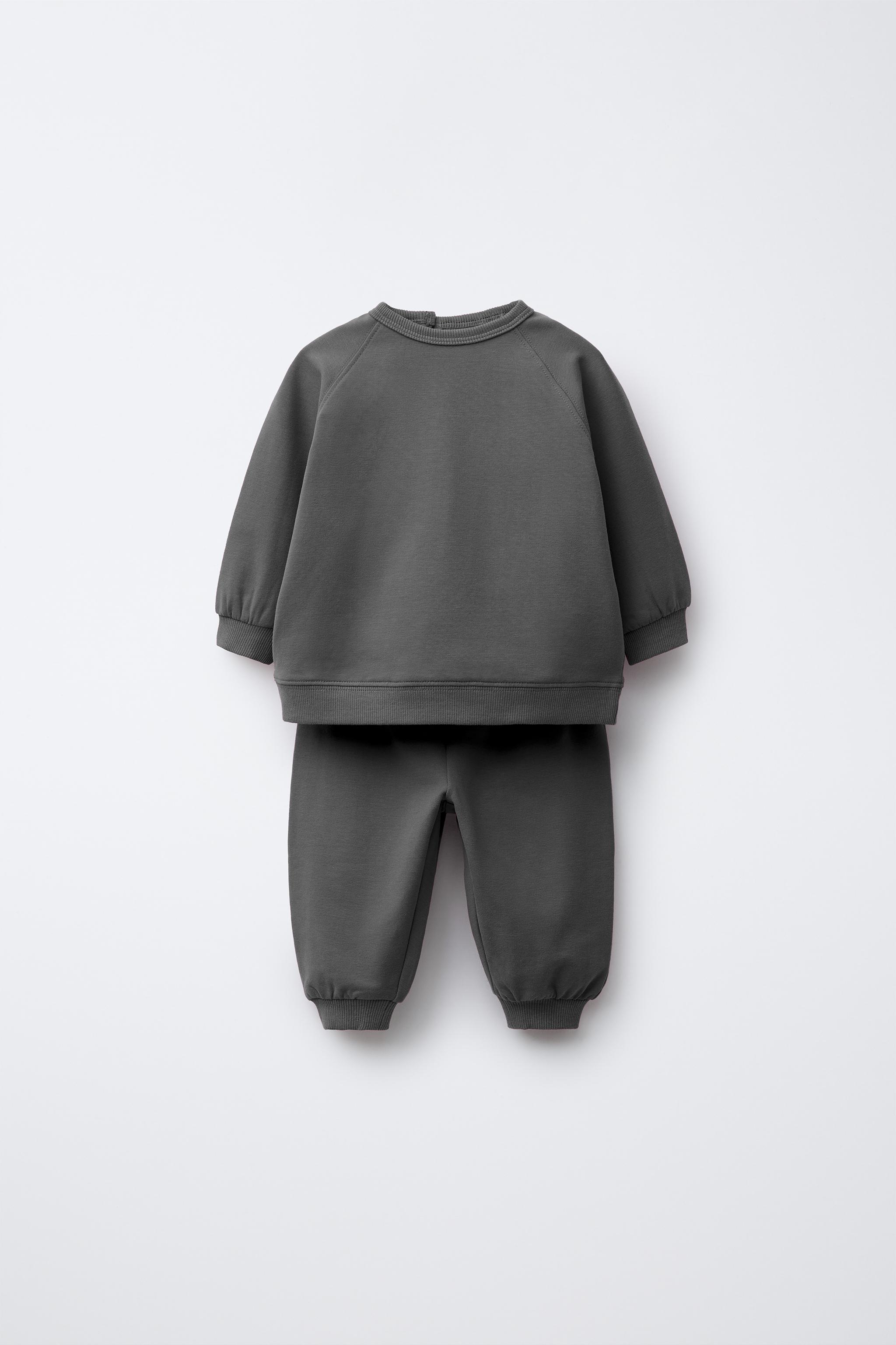 SWEATSHIRT AND JOGGER PANTS SET