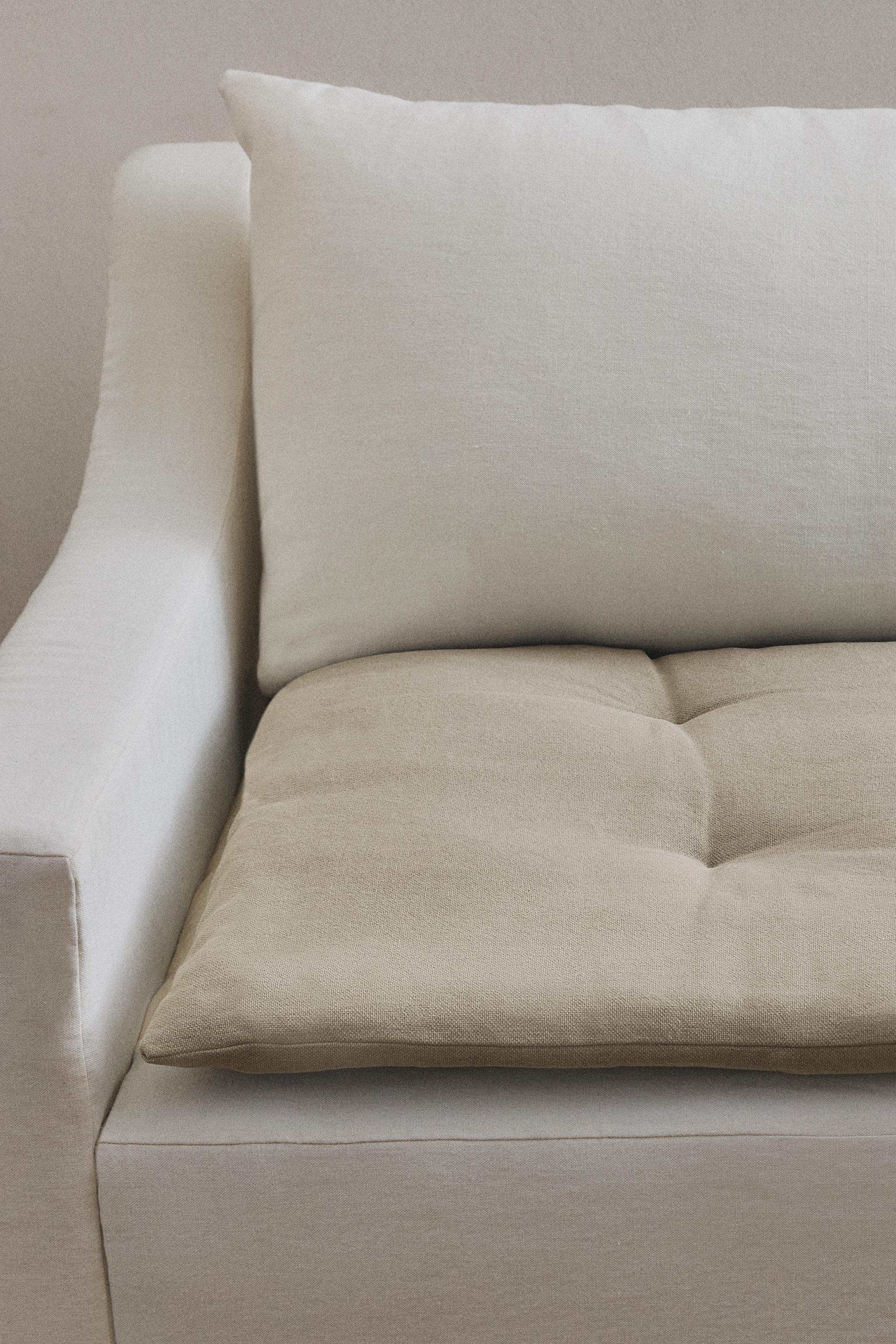 TOPPER WITH TOPSTITCHING