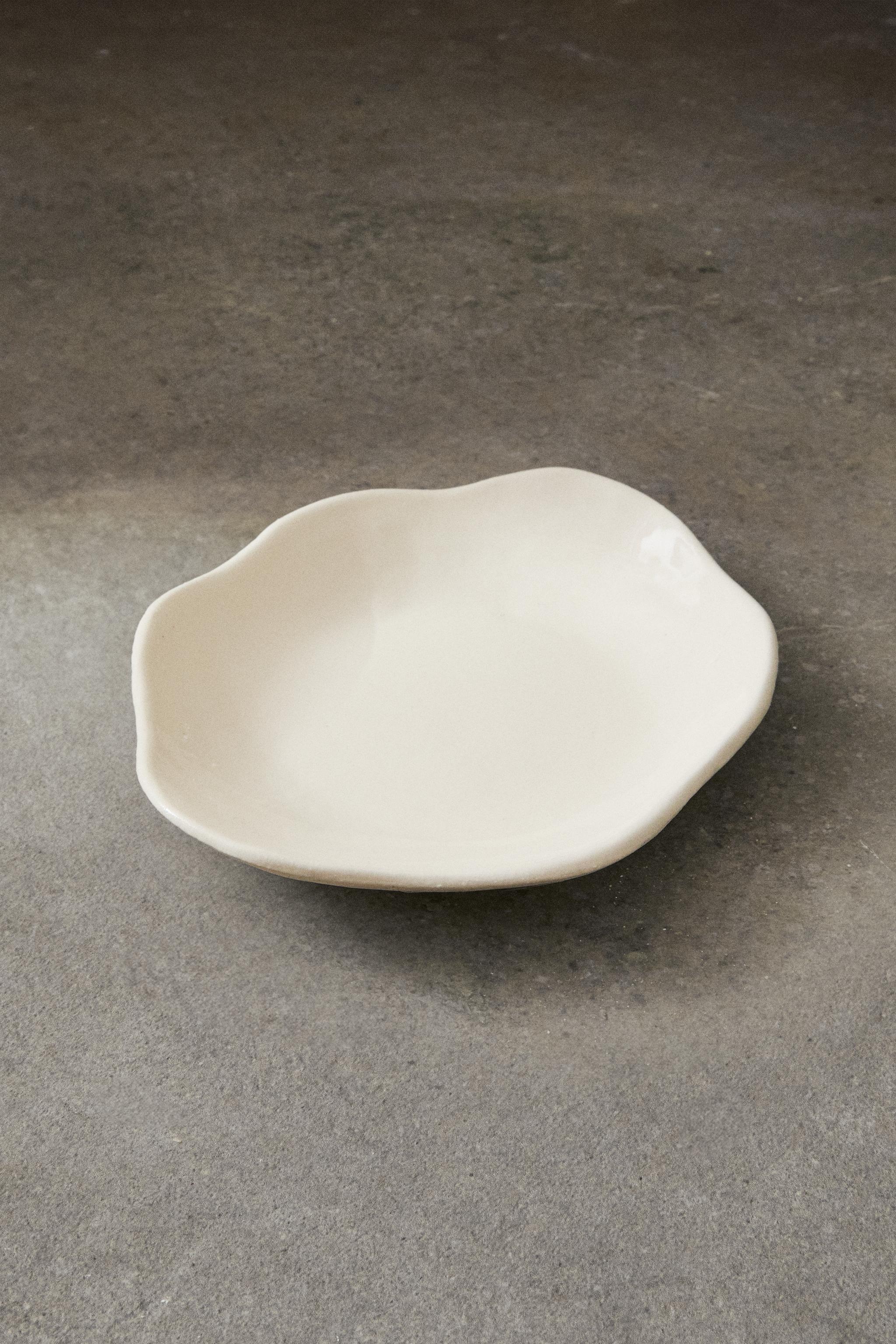 CERAMIC MATTE SOAP DISH