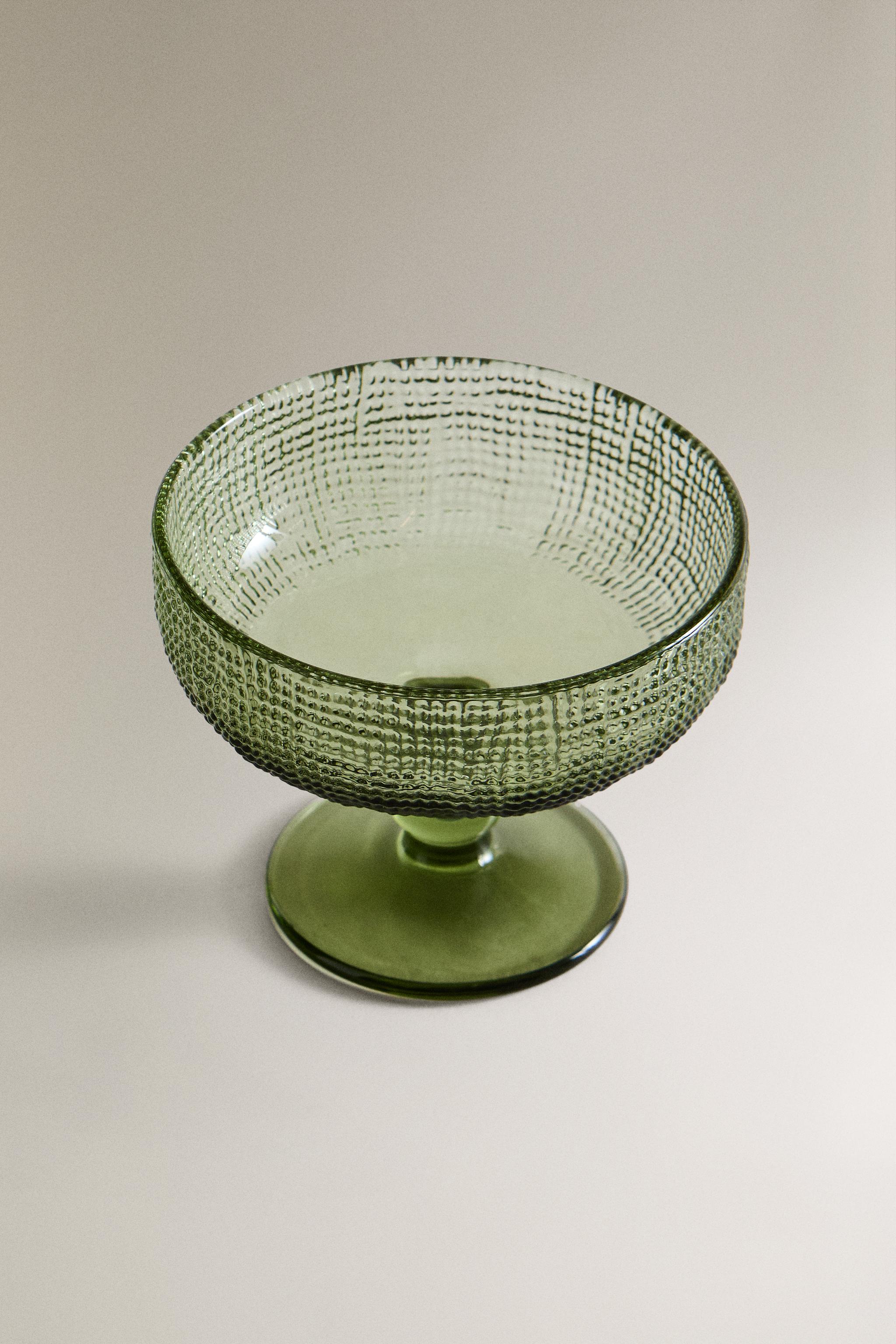 ICE-CREAM CUP GLASS WITH RAISED DESIGN