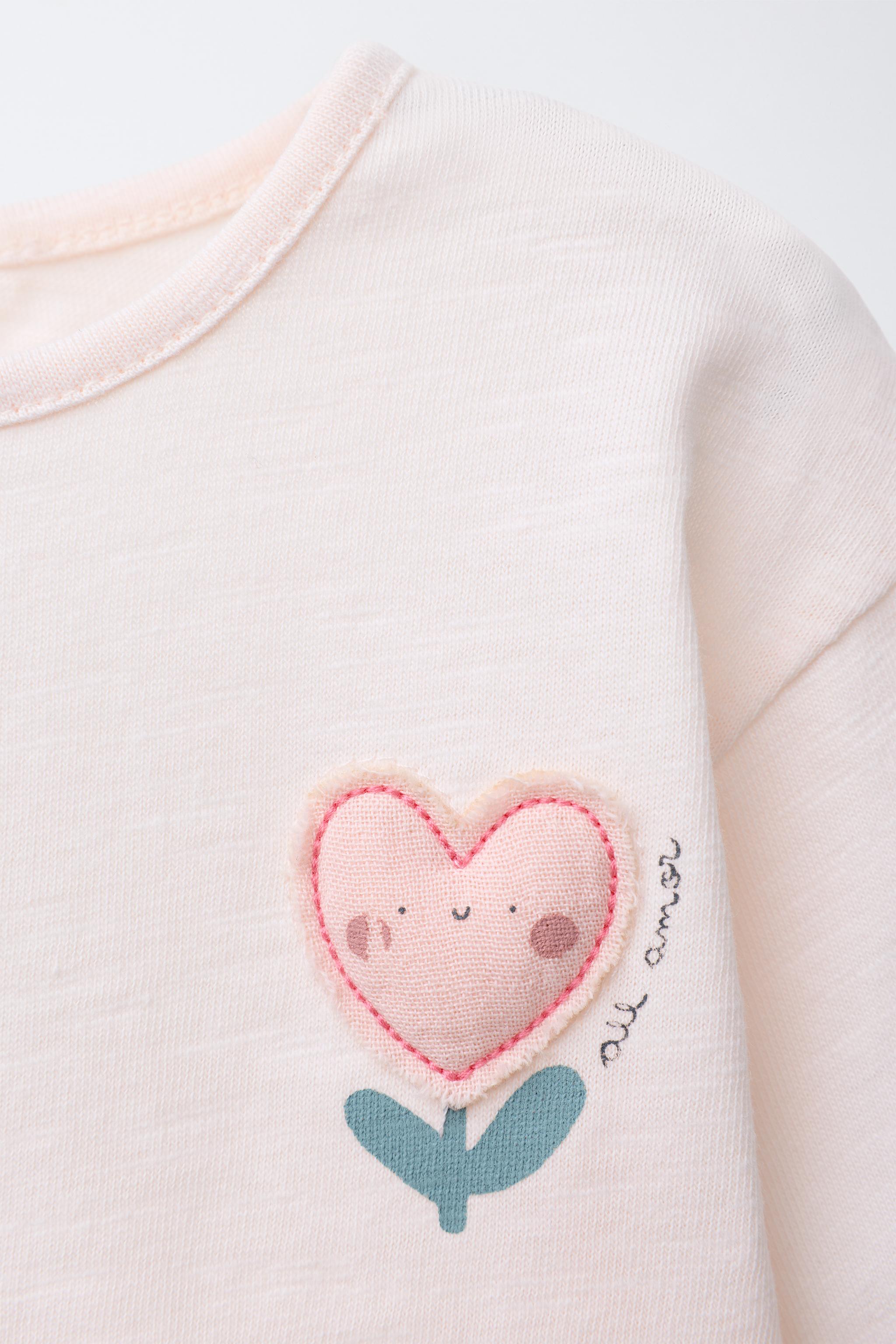 HEART FLOWER APPLIQUÉ T-SHIRT