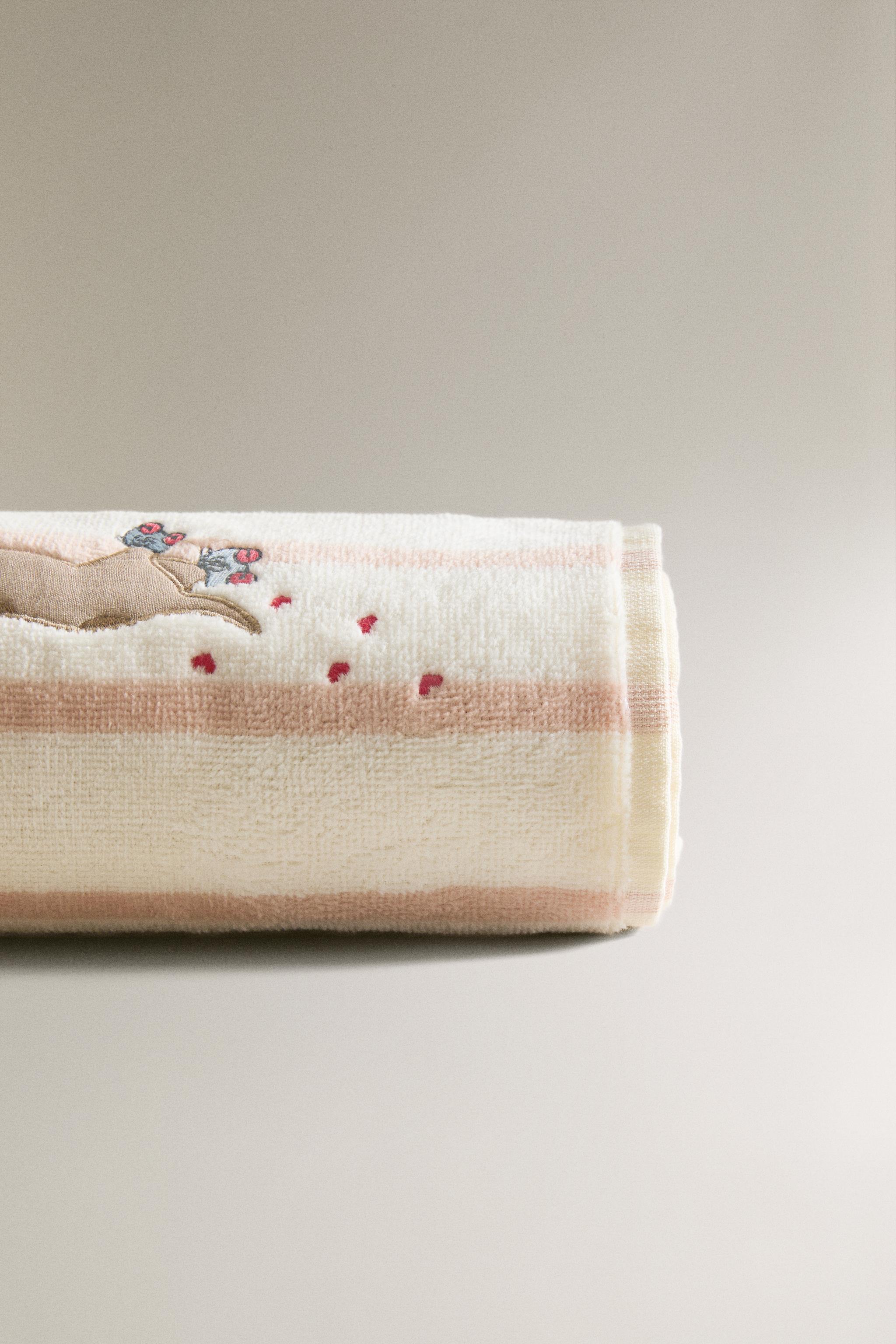 CHILDREN'S STRIPED BATH TOWEL WITH SKATING DOG