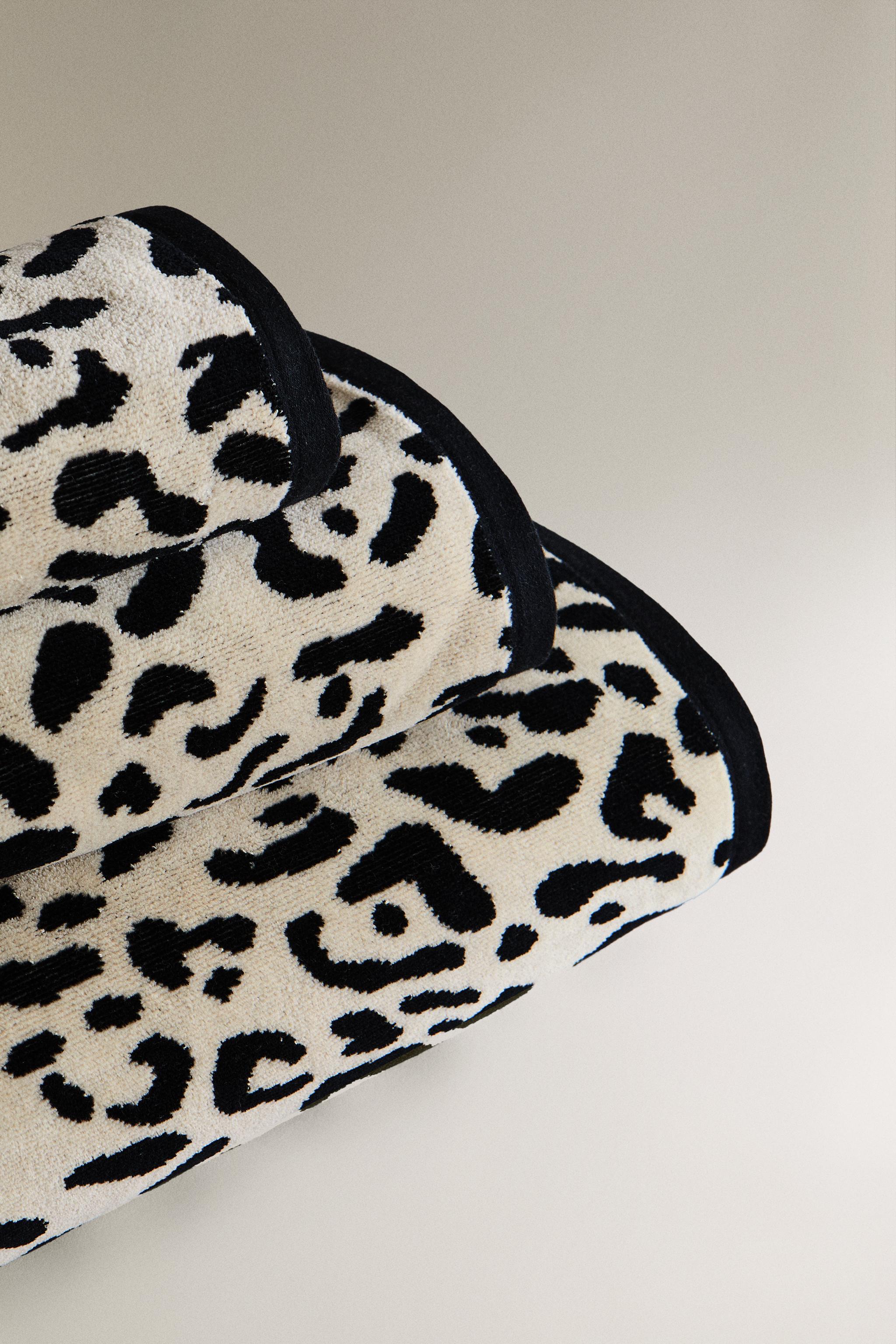 ANIMAL PRINT VELOUR BATH TOWEL