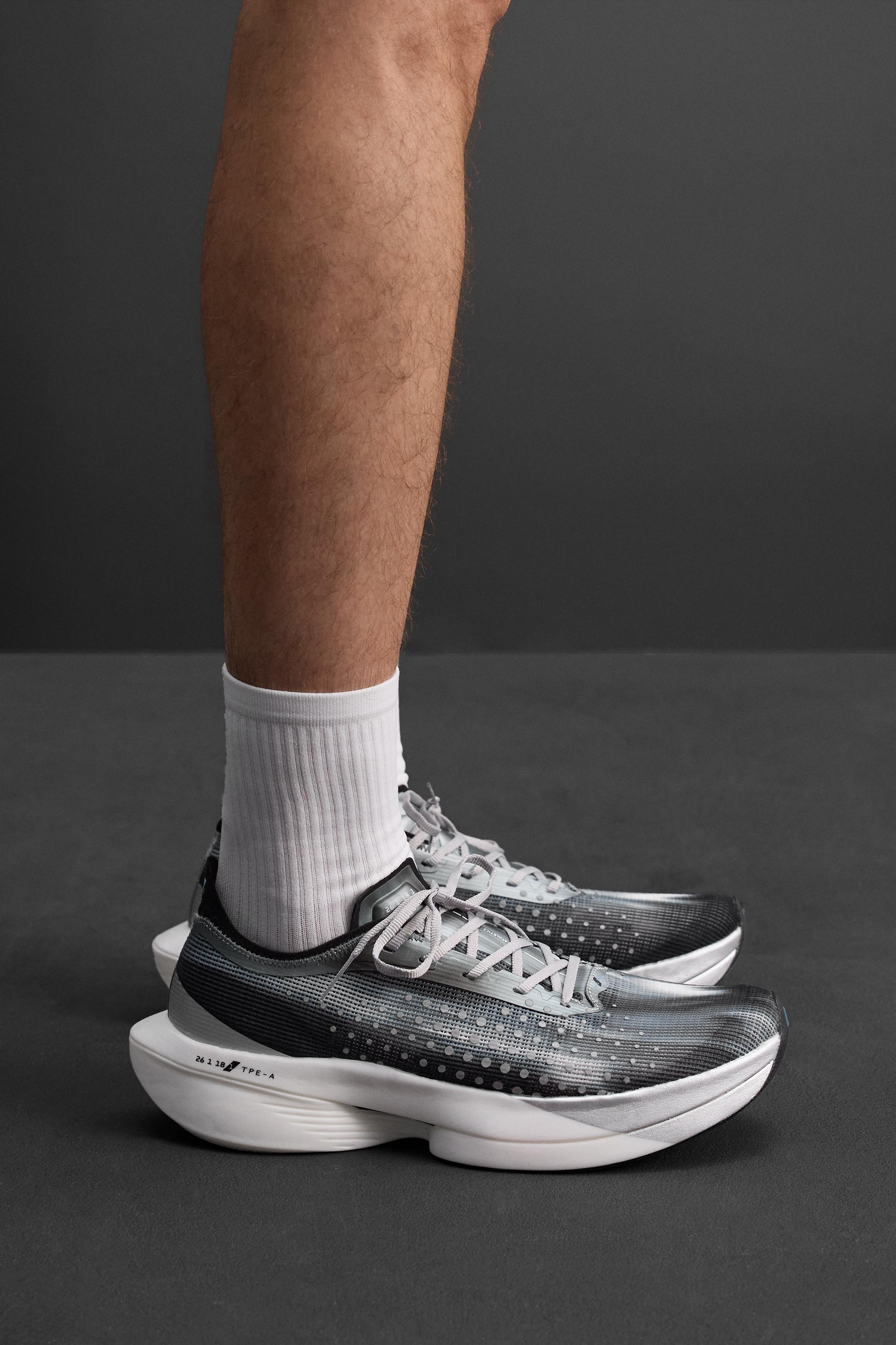 MARATHON RUNNING SHOES