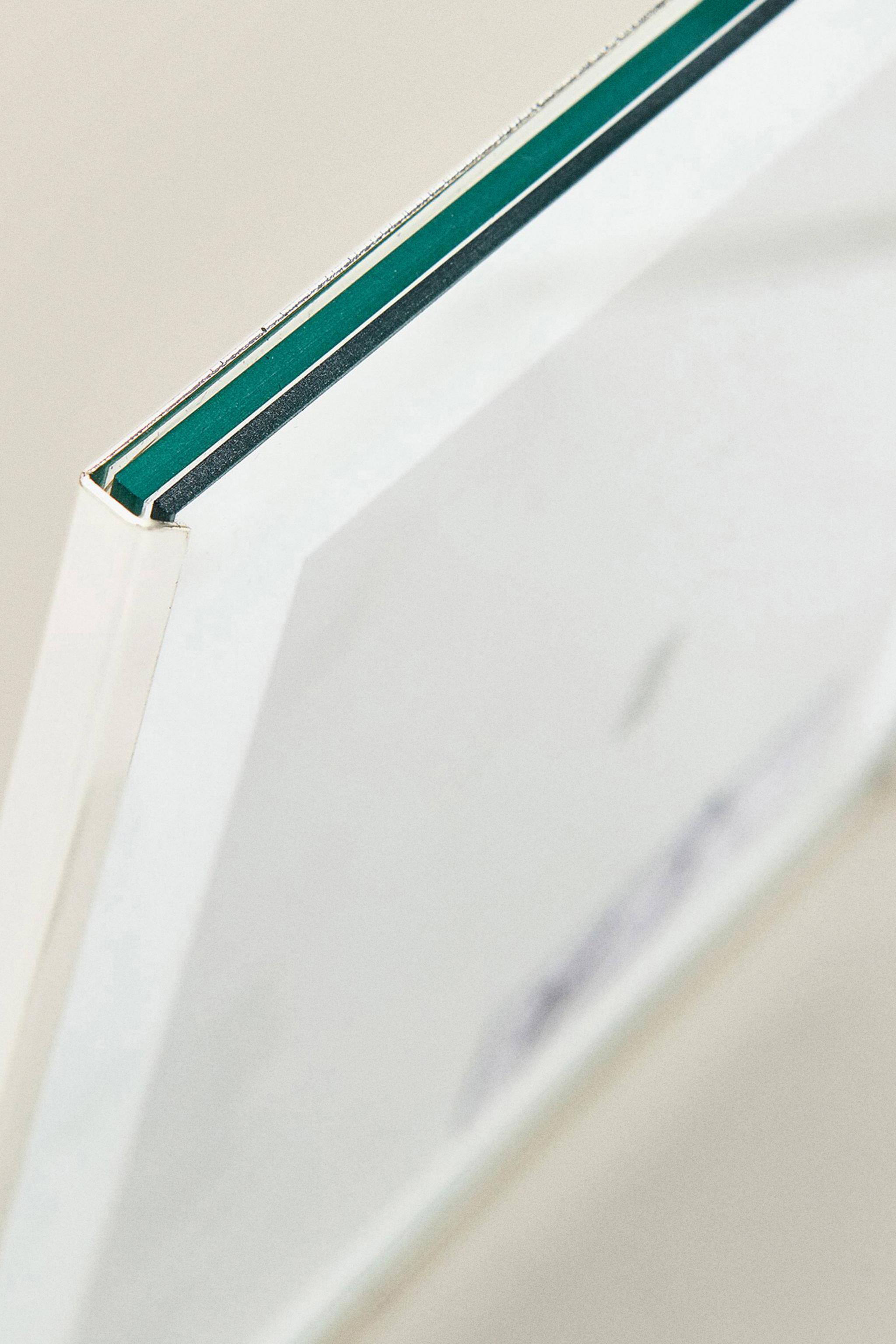 PICTURE FRAME WITH STAND