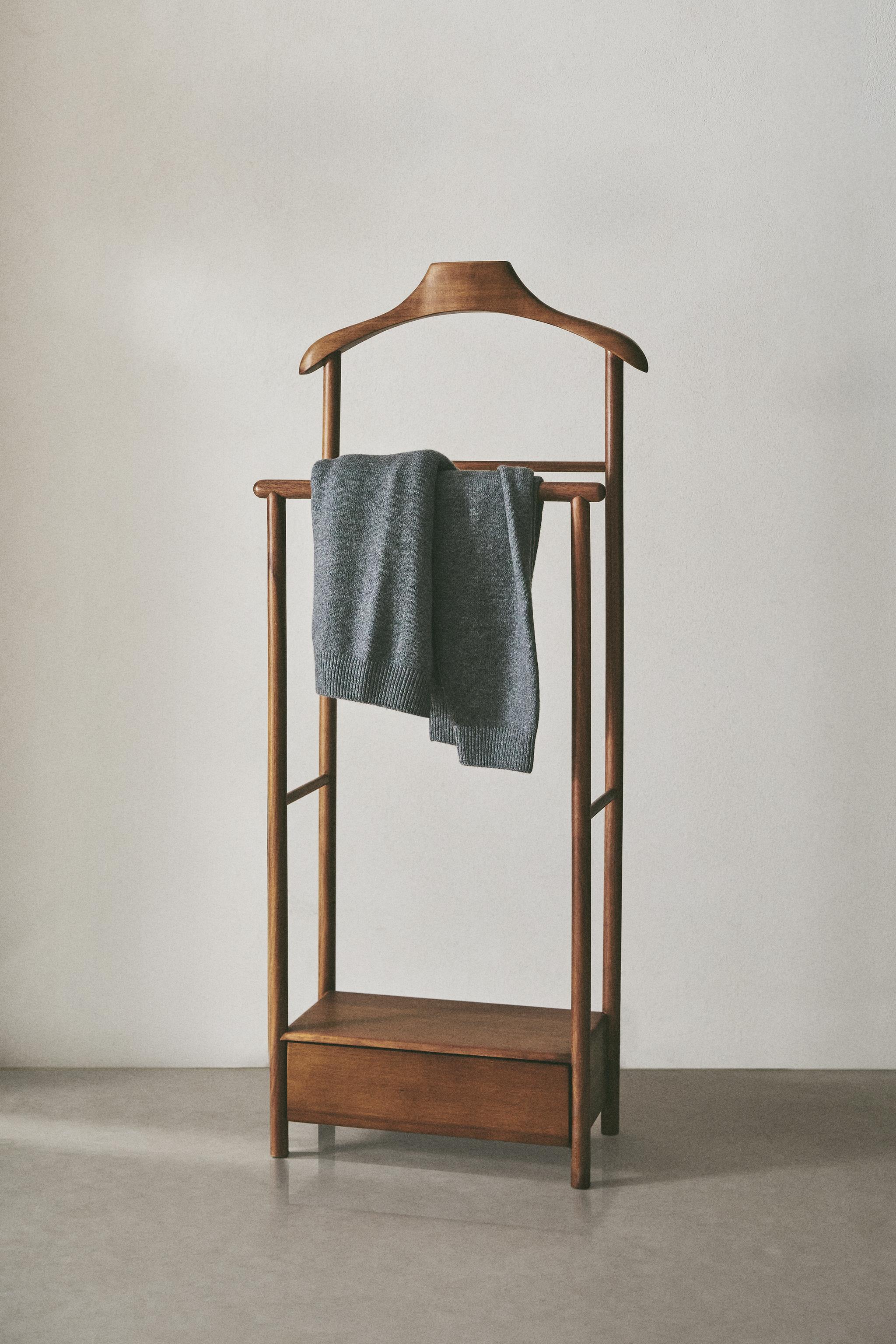 ACACIA WOOD VALET STAND
