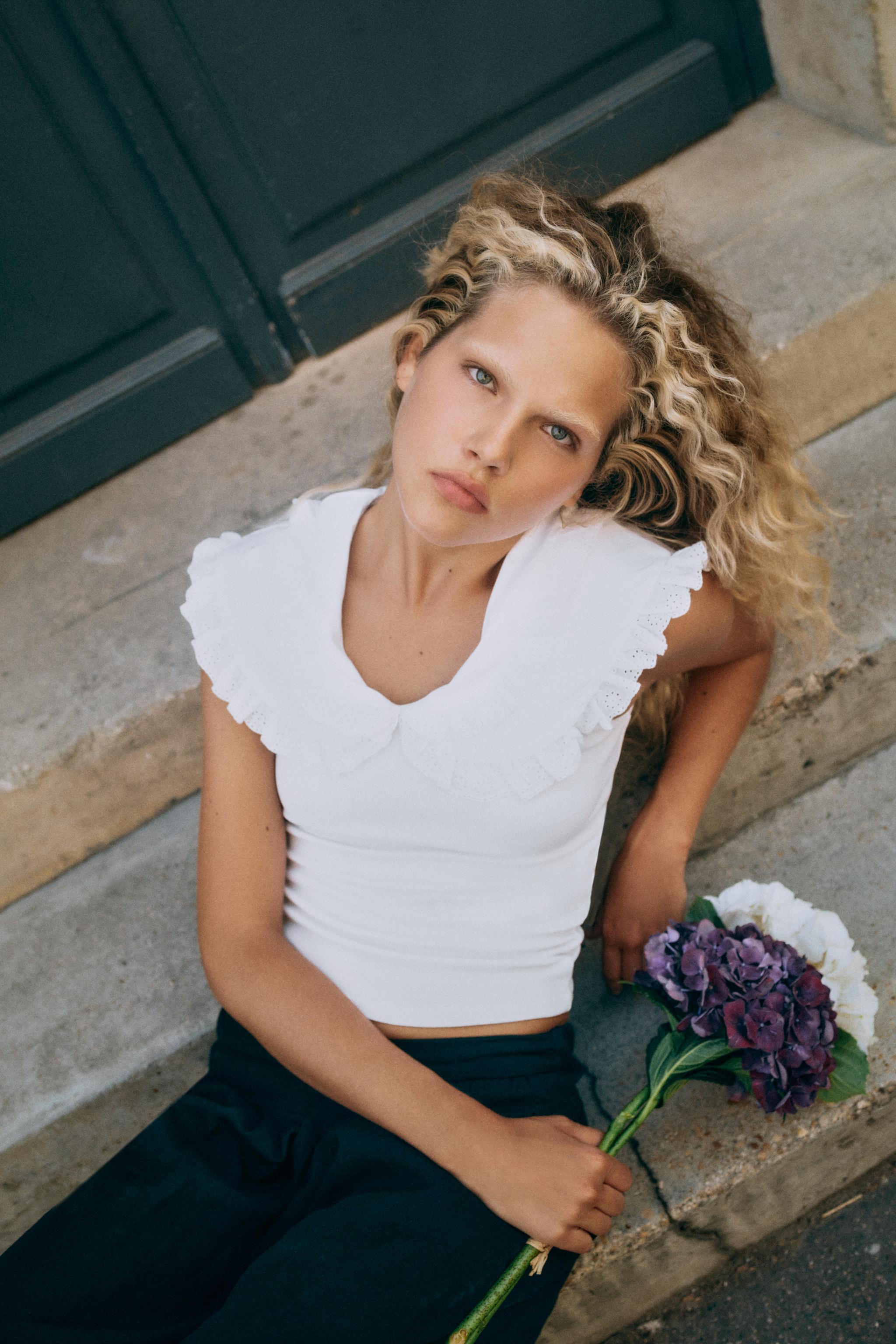 PETER PAN COLLAR T-SHIRT