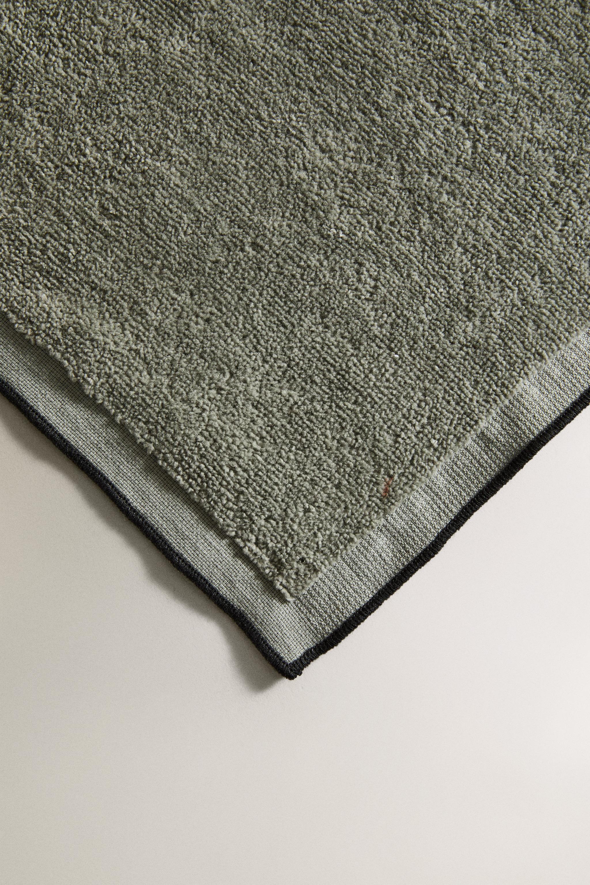 VELOUR OVERLOCK BATH TOWEL