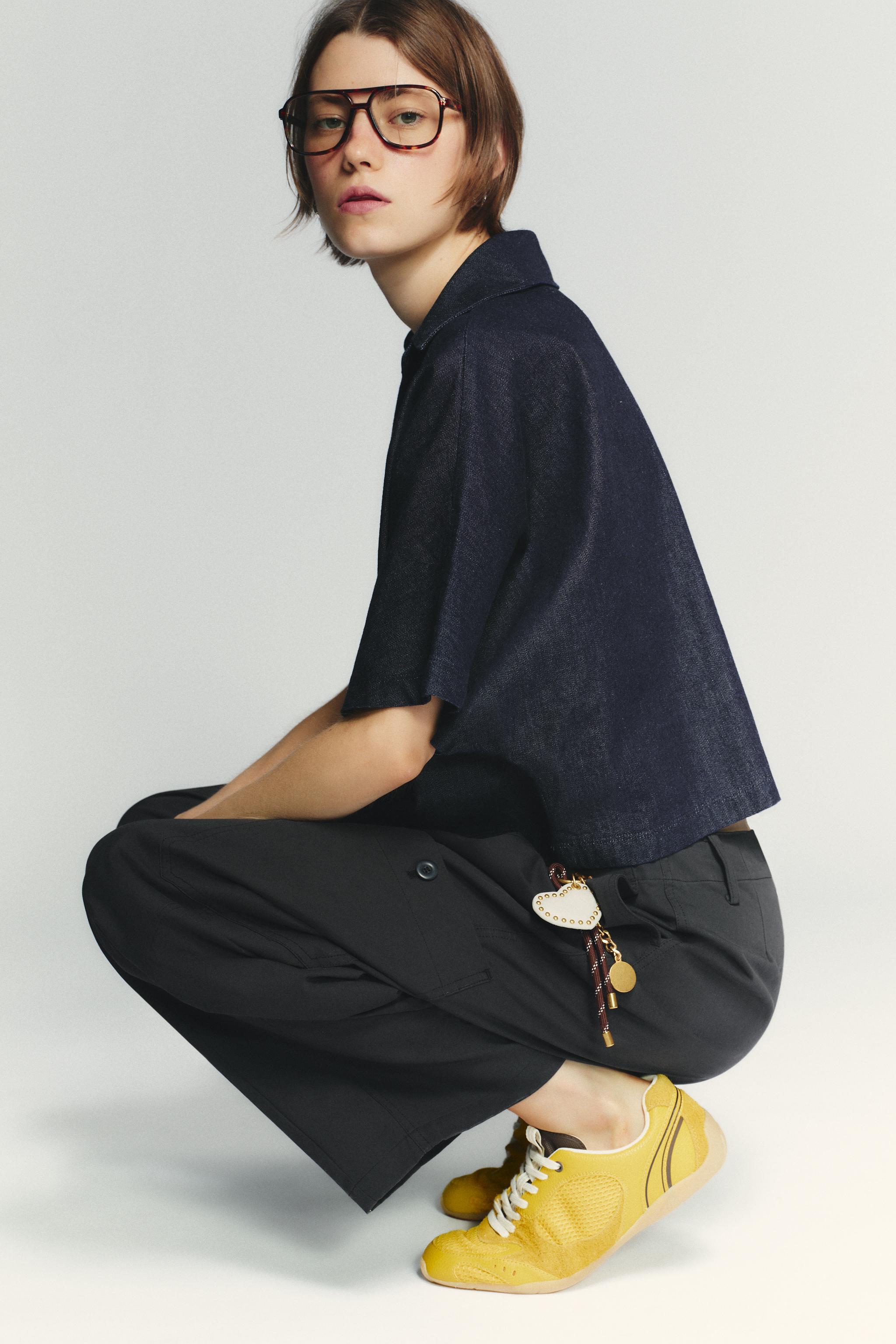 CONTRAST RUNNING SHOES