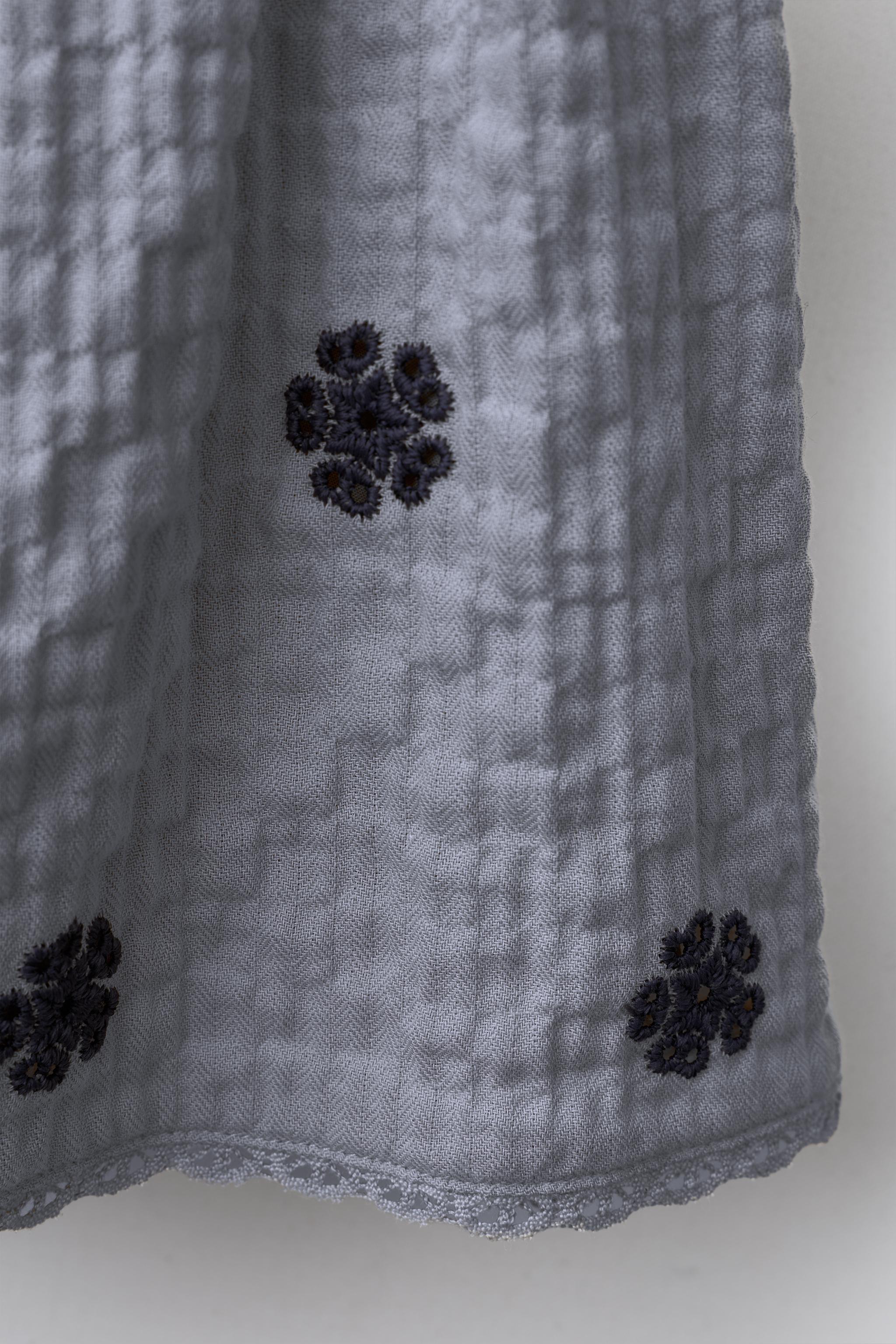 EMBROIDERED TEXTURED SKIRT