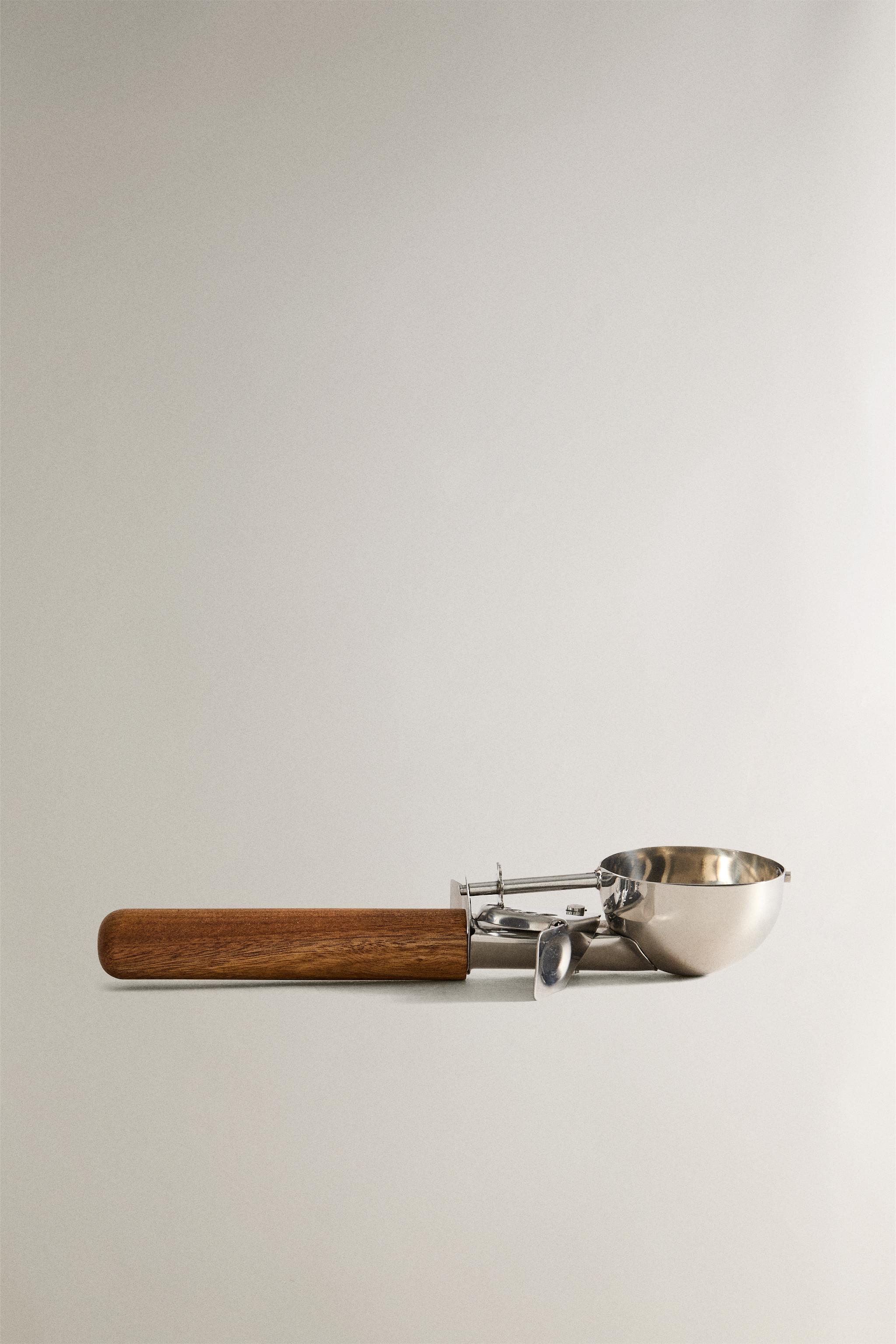 ICE-CREAM SCOOP WITH ACACIA WOOD HANDLE