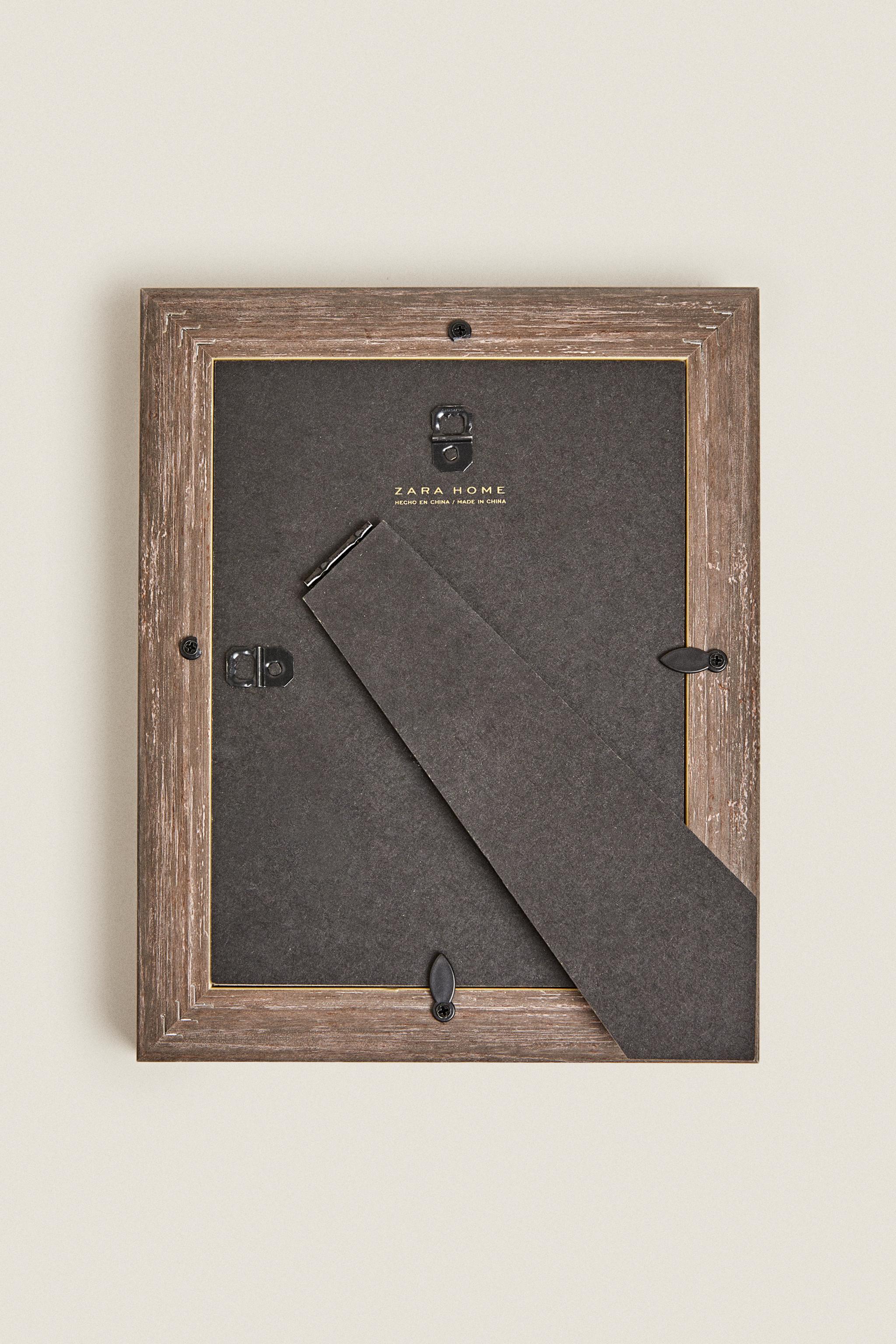 MATTE WOODEN PICTURE FRAME