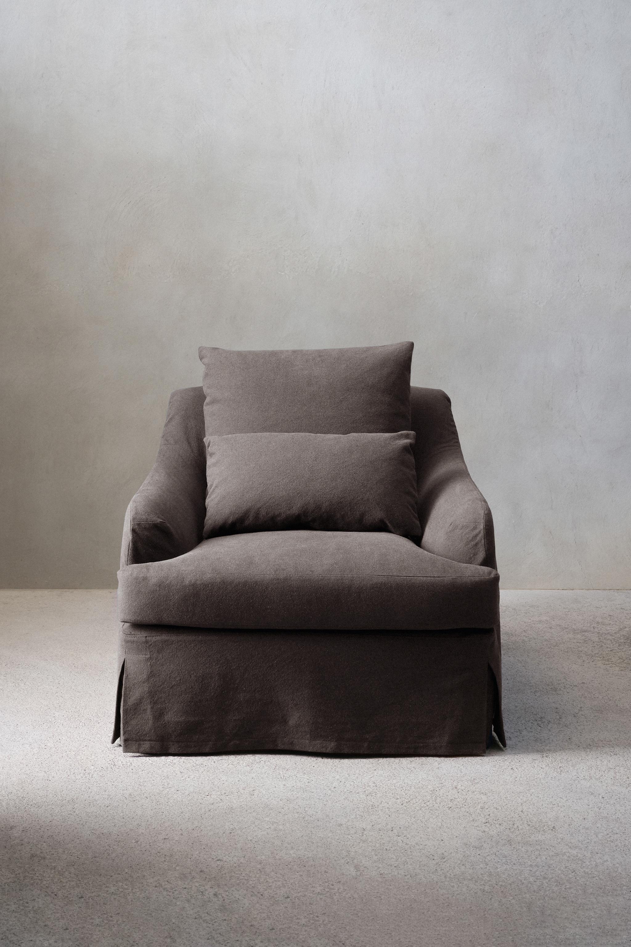 ARMCHAIR 01