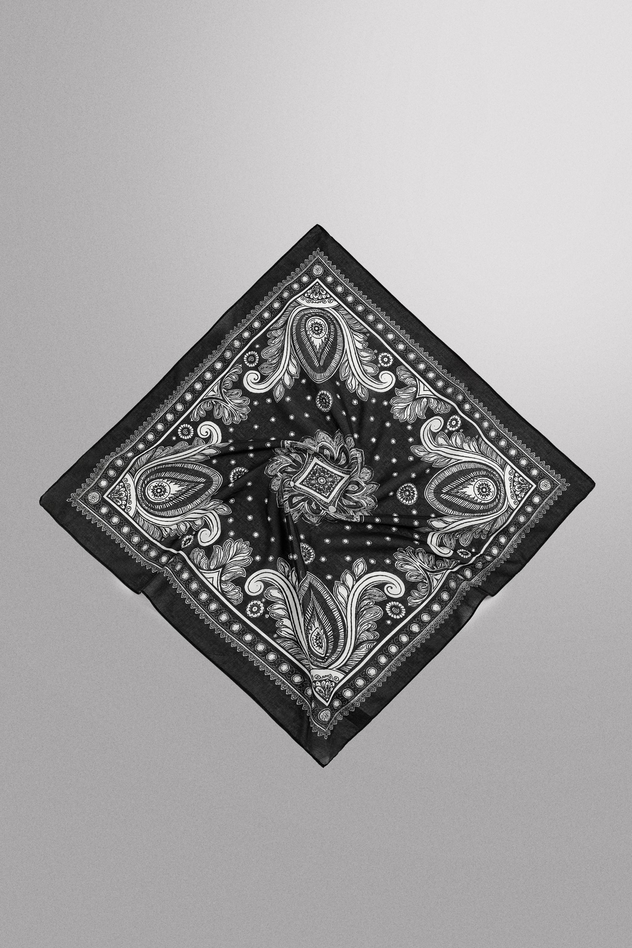 PAISLEY PRINT BANDANA