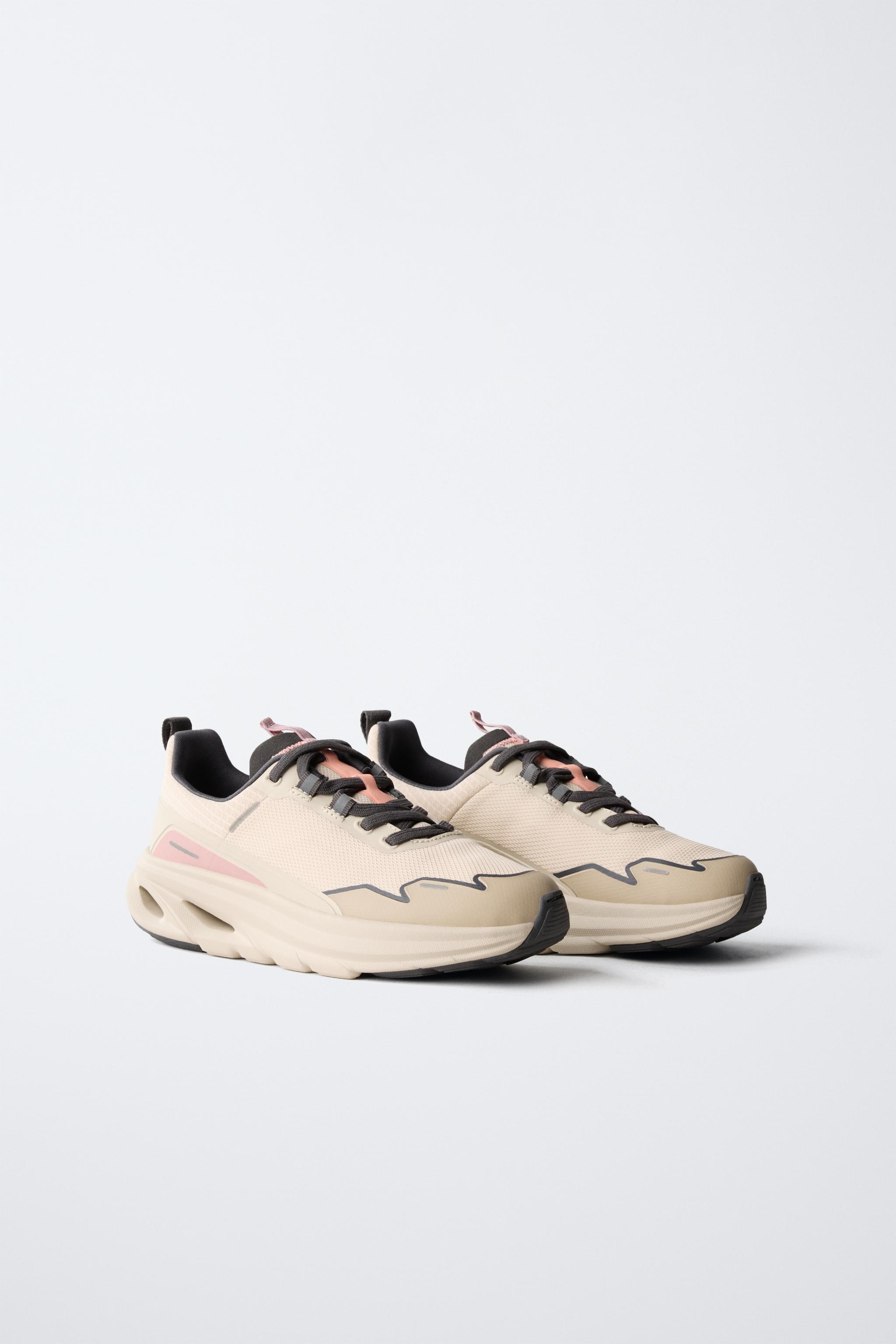 SNEAKERS WITH SOLE DETAIL