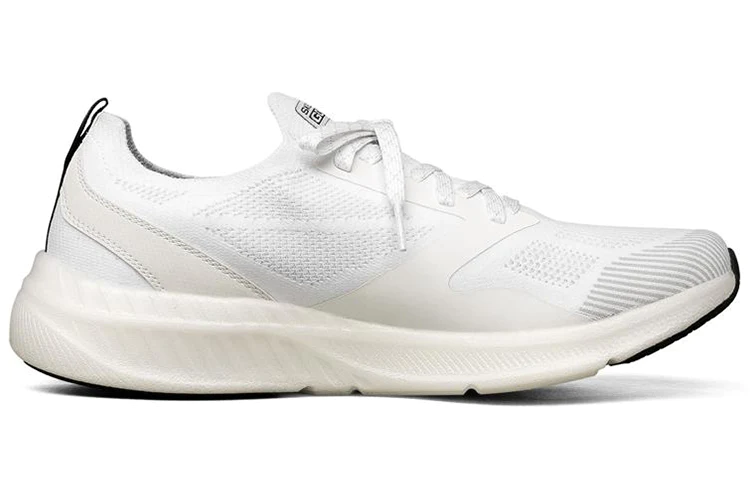 Go Hyper Burst Low-Top White/Black 220045-WBK