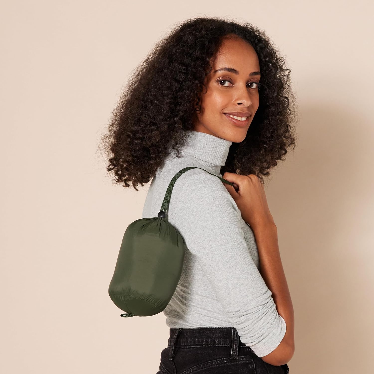 Amazon Essentials Women's Lightweight Long-Sleeve Water-Resistant Packable Puffer Jacket (Available in Plus Size)