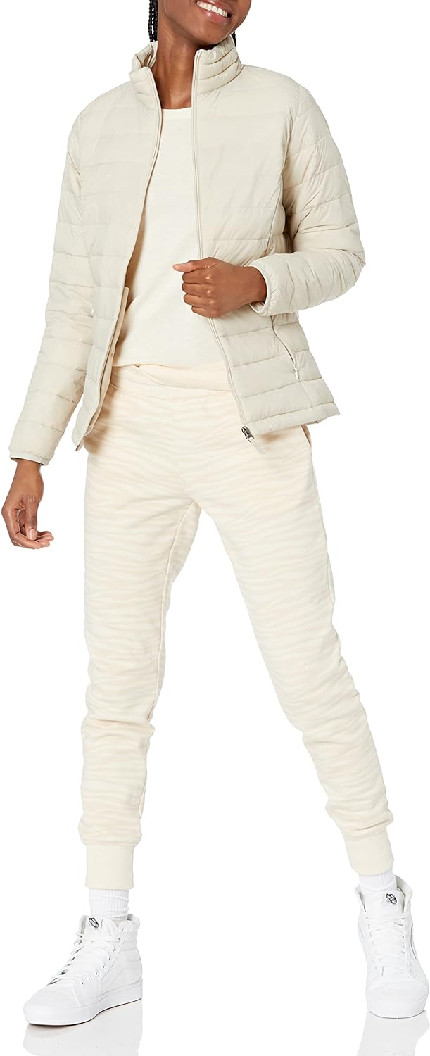 Amazon Essentials Women's Lightweight Long-Sleeve Water-Resistant Packable Puffer Jacket (Available in Plus Size)