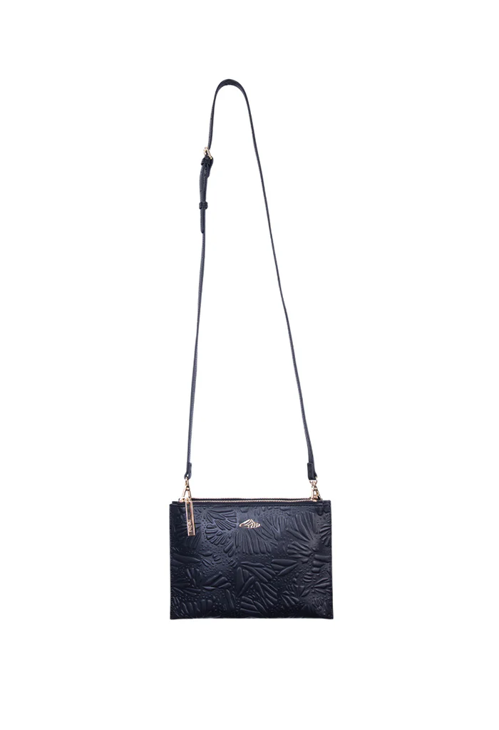 Crossbody Nikté de Piel Grabado Mariposa