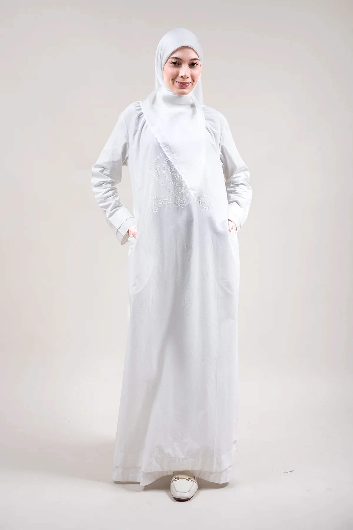 Neera Embroidery Jubah