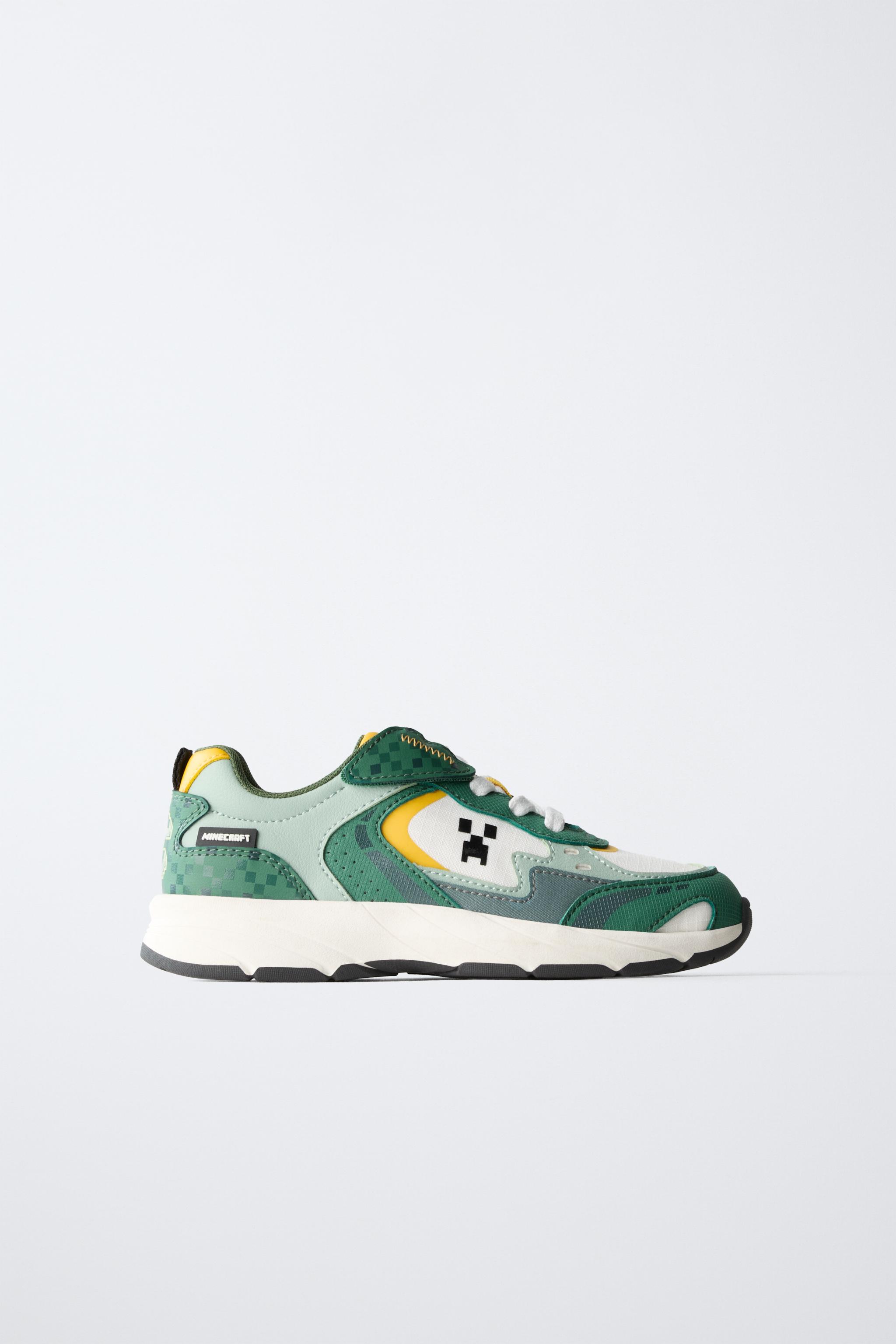 MINECRAFT © MOJANG AB. ™ SNEAKERS