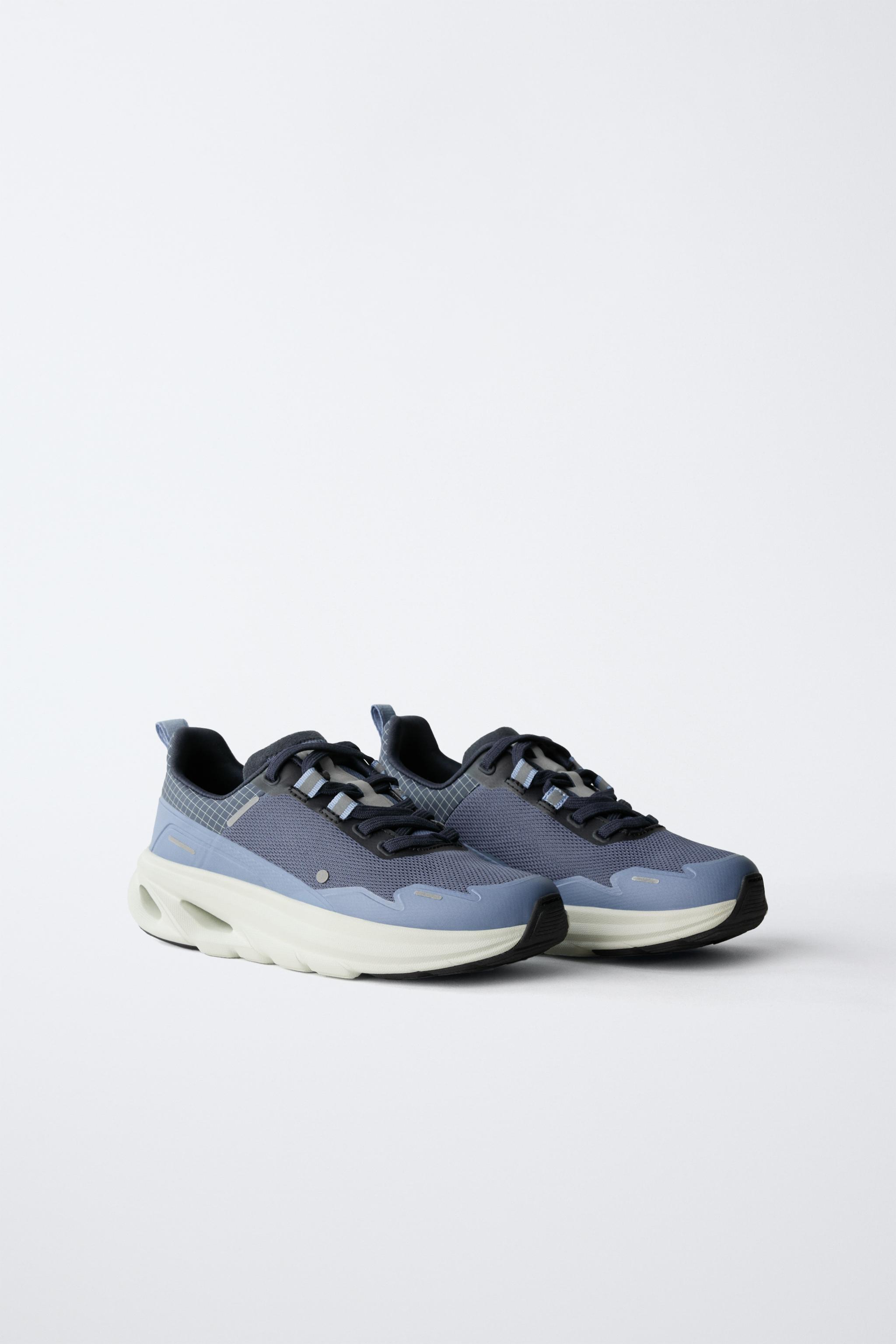 SNEAKERS WITH DETAILED SOLE