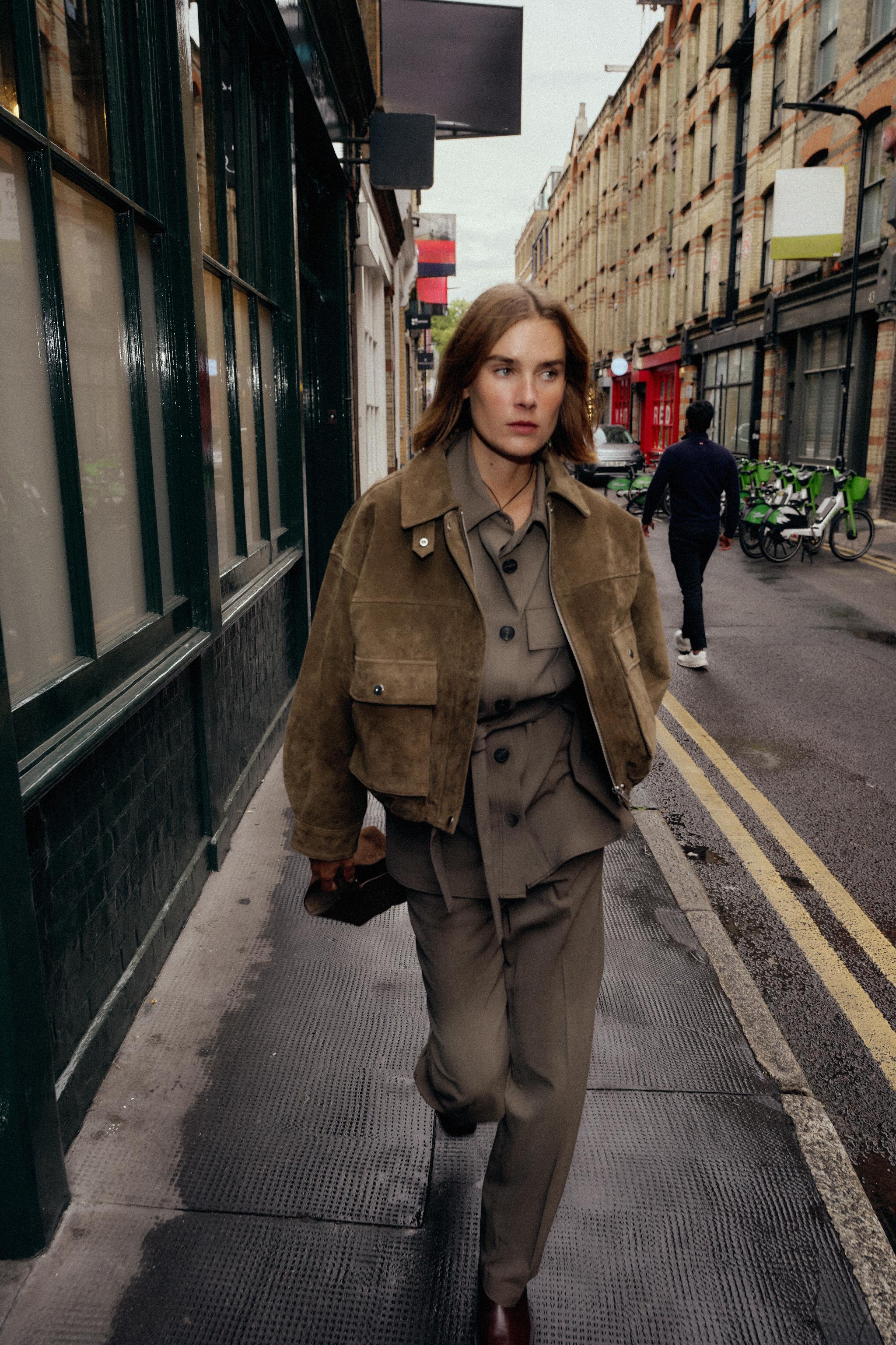 TAB SLEEVE BELTED SHIRT