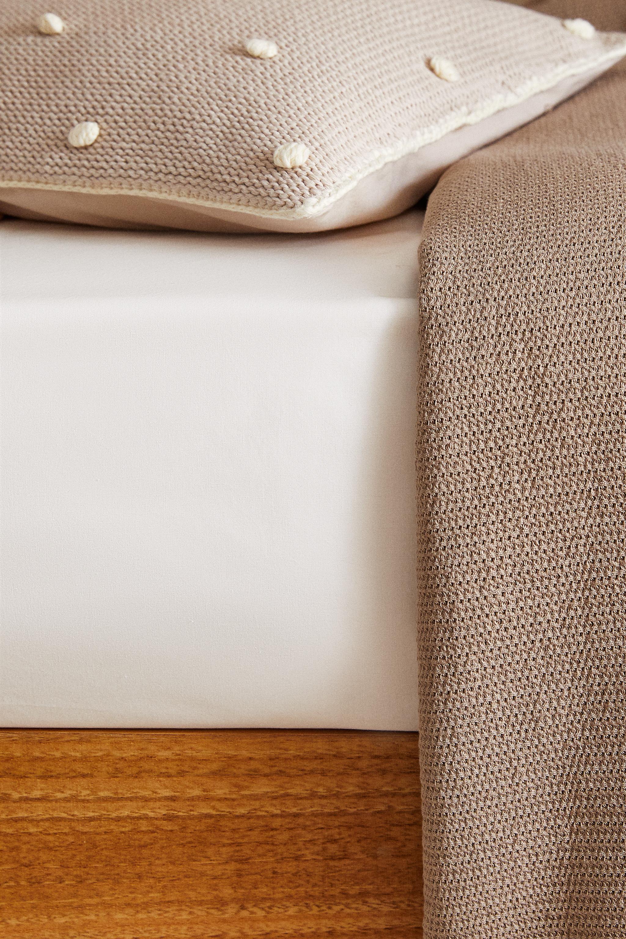 SOLID COLOR FITTED SHEET