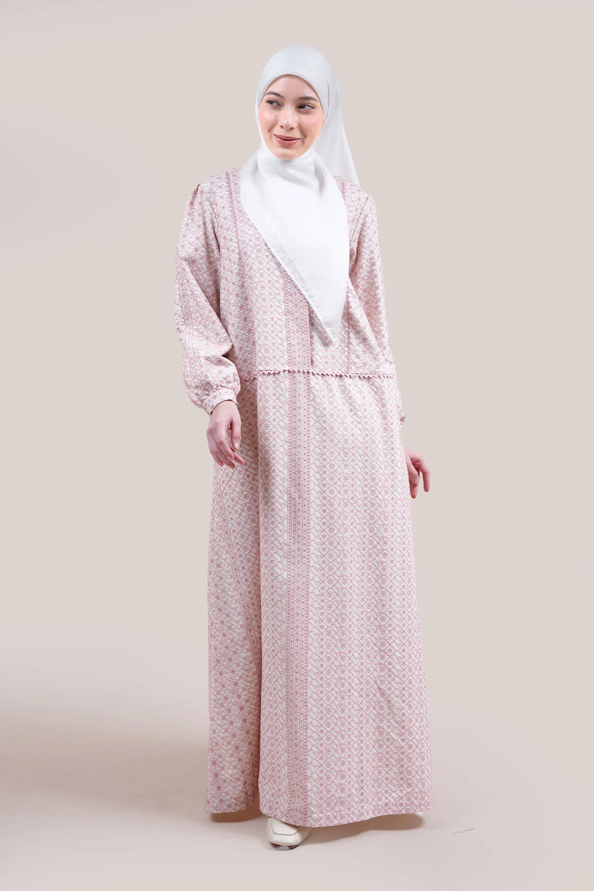 Anahita Embroidery Jubah