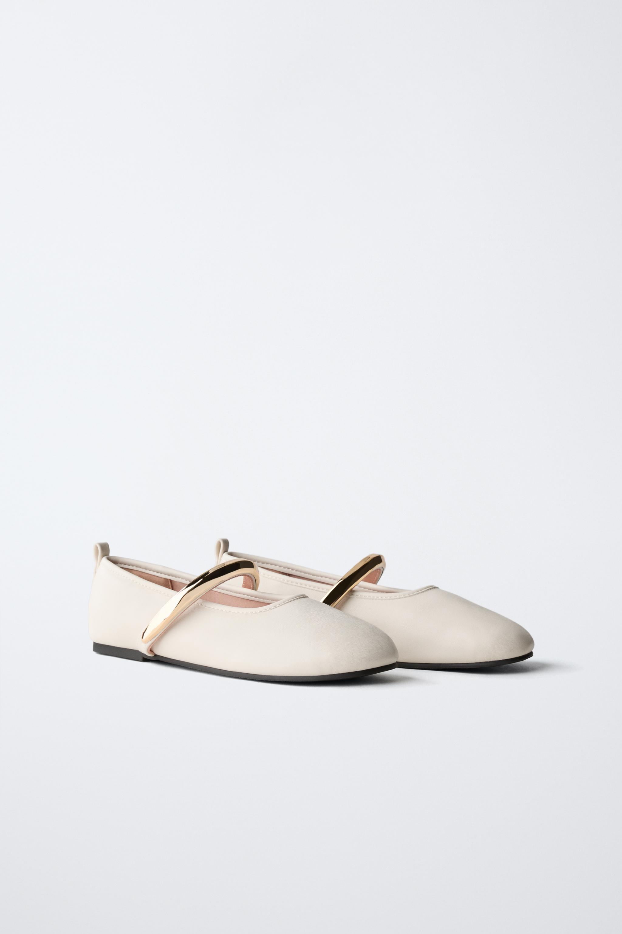 BALLET FLATS WITH METAL STRAP