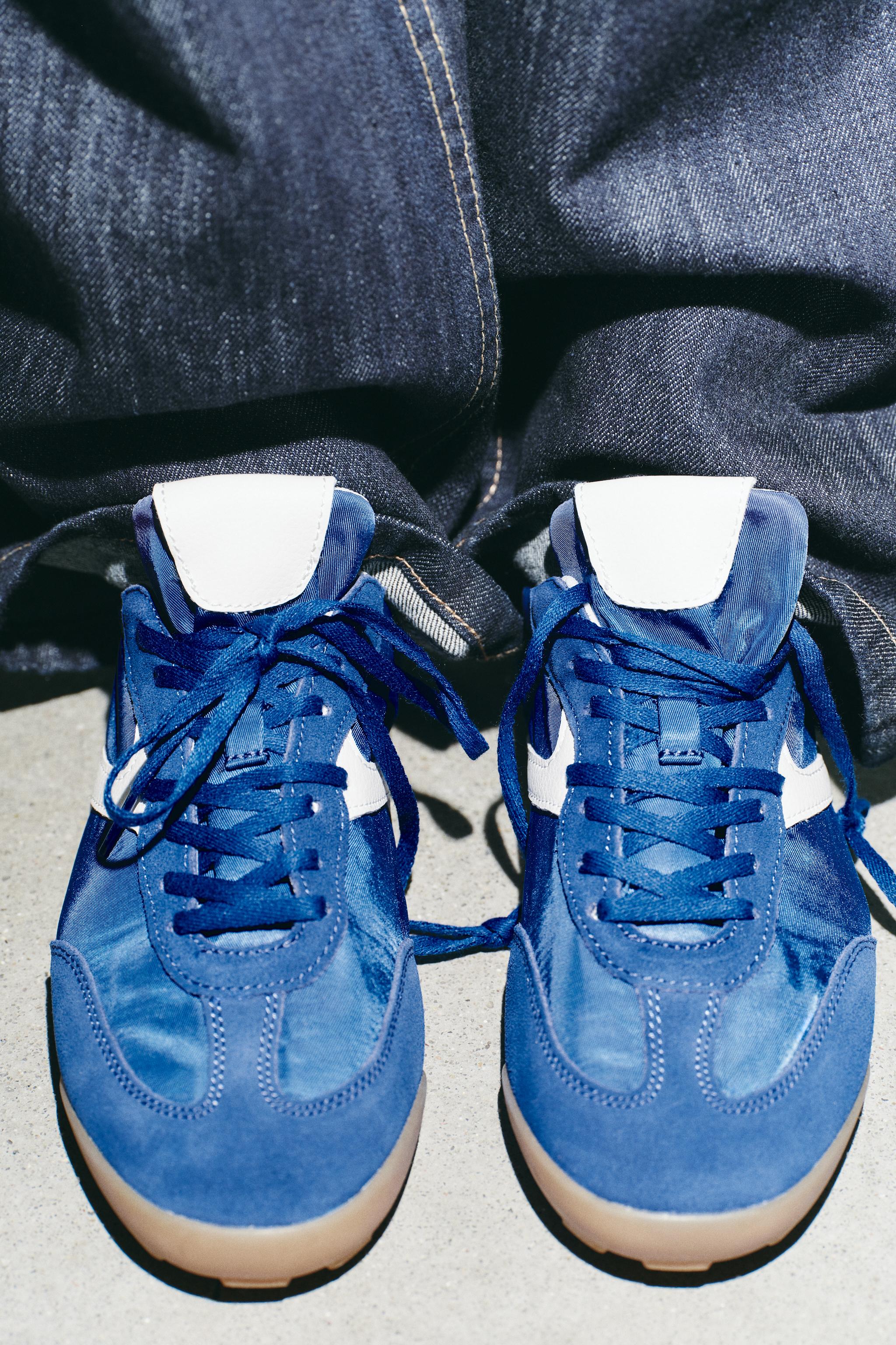 SOFT RUNNING SNEAKERS